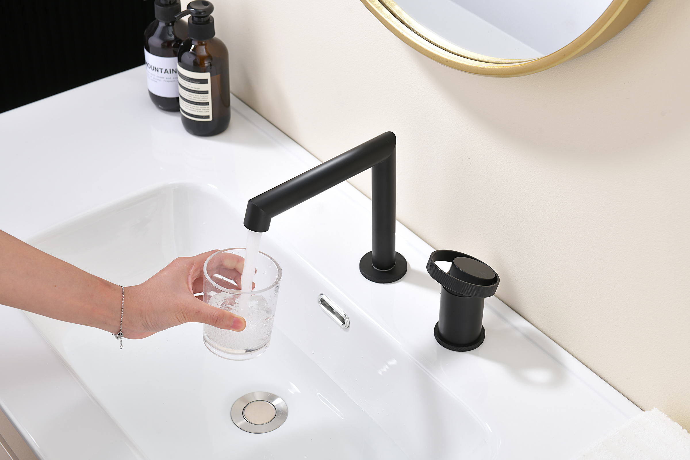 19114-C Смеситель на борт раковины (2-отв,ЧЕРНЫЙ)  GANZER (10/1шт)