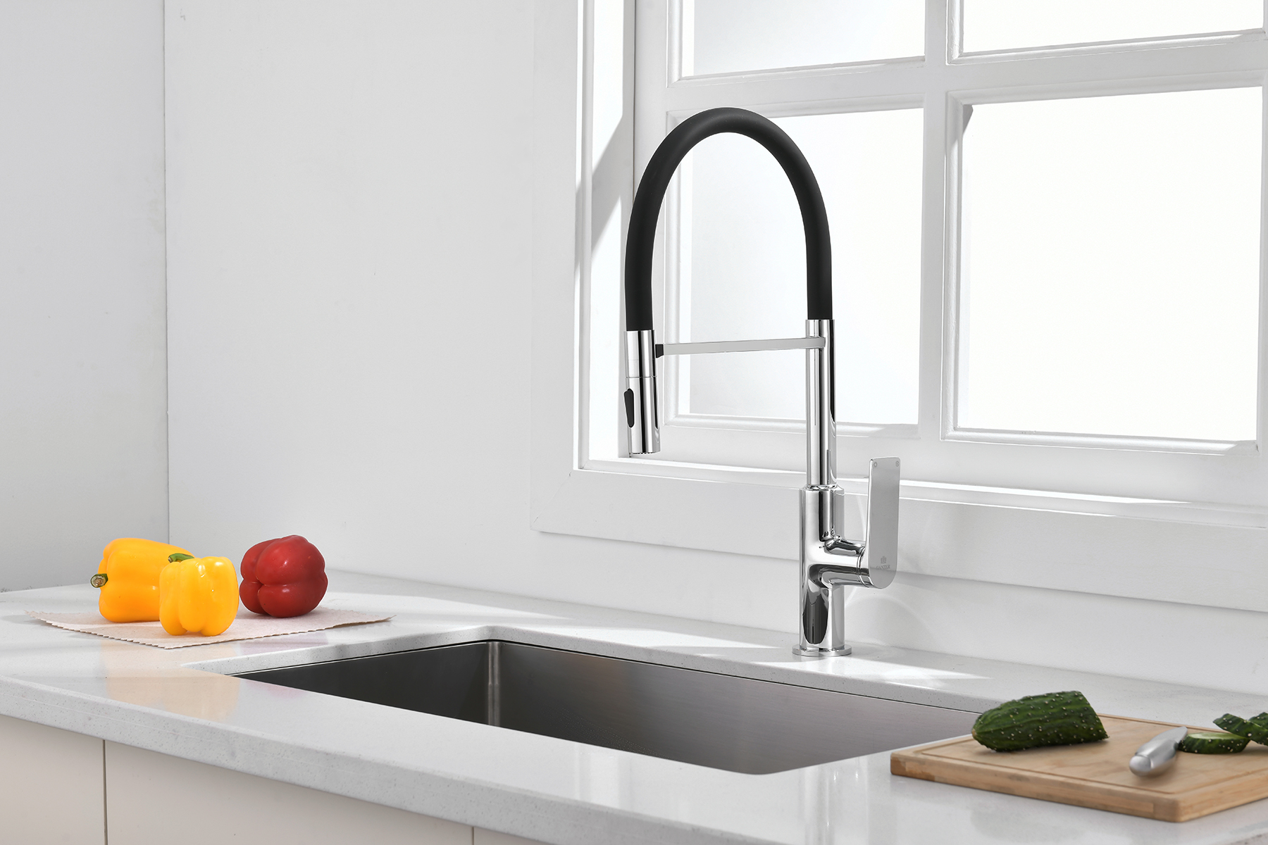 07126 Смеситель для кухни с гиб. МАГНИТ. изливом (ХРОМ+ЧЕР.) GANZER (10/1шт)