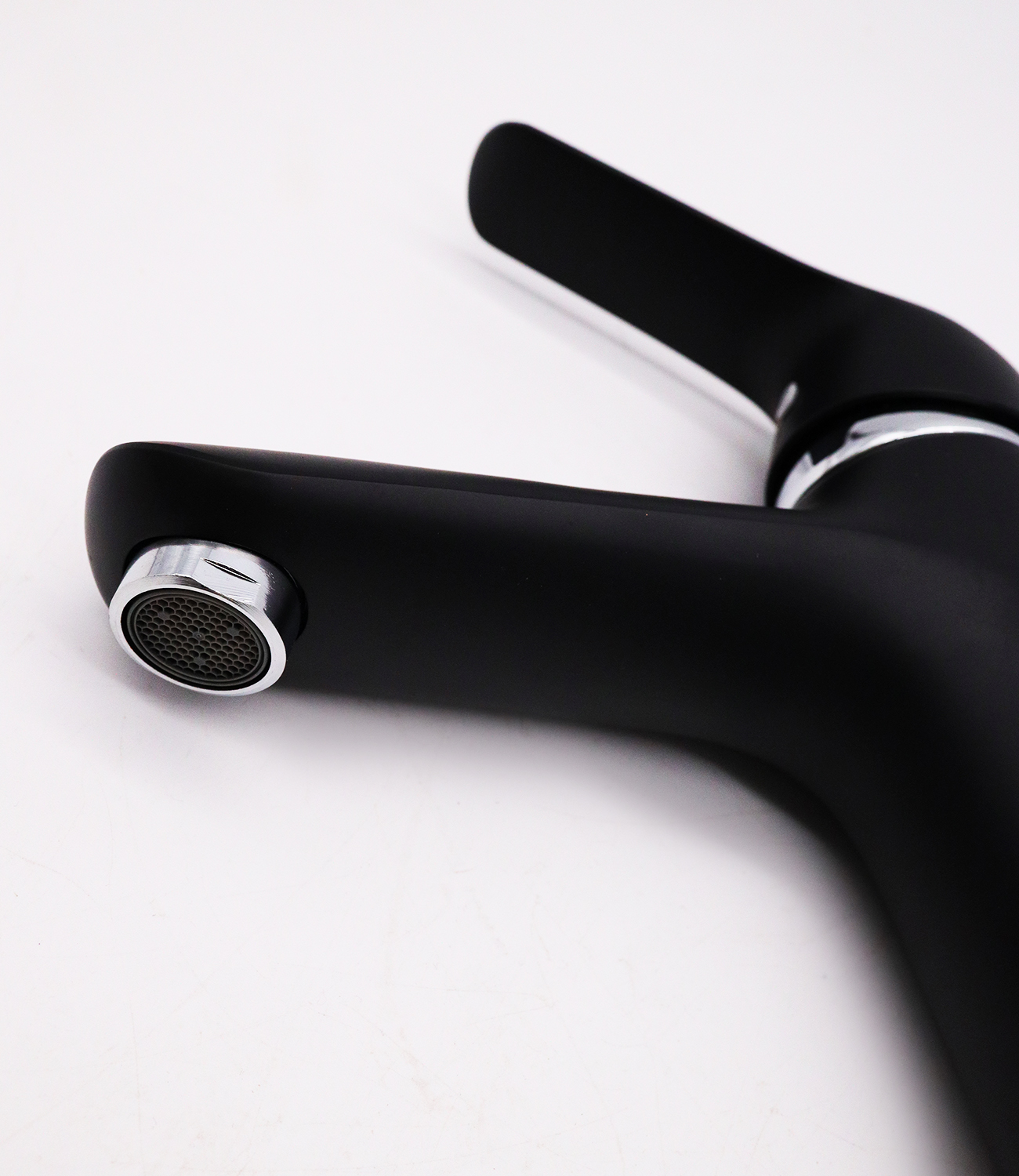 24011-C Смеситель для умывальника (ЧЕРНЫЙ) "GANZER" (10/1шт)  Л/К