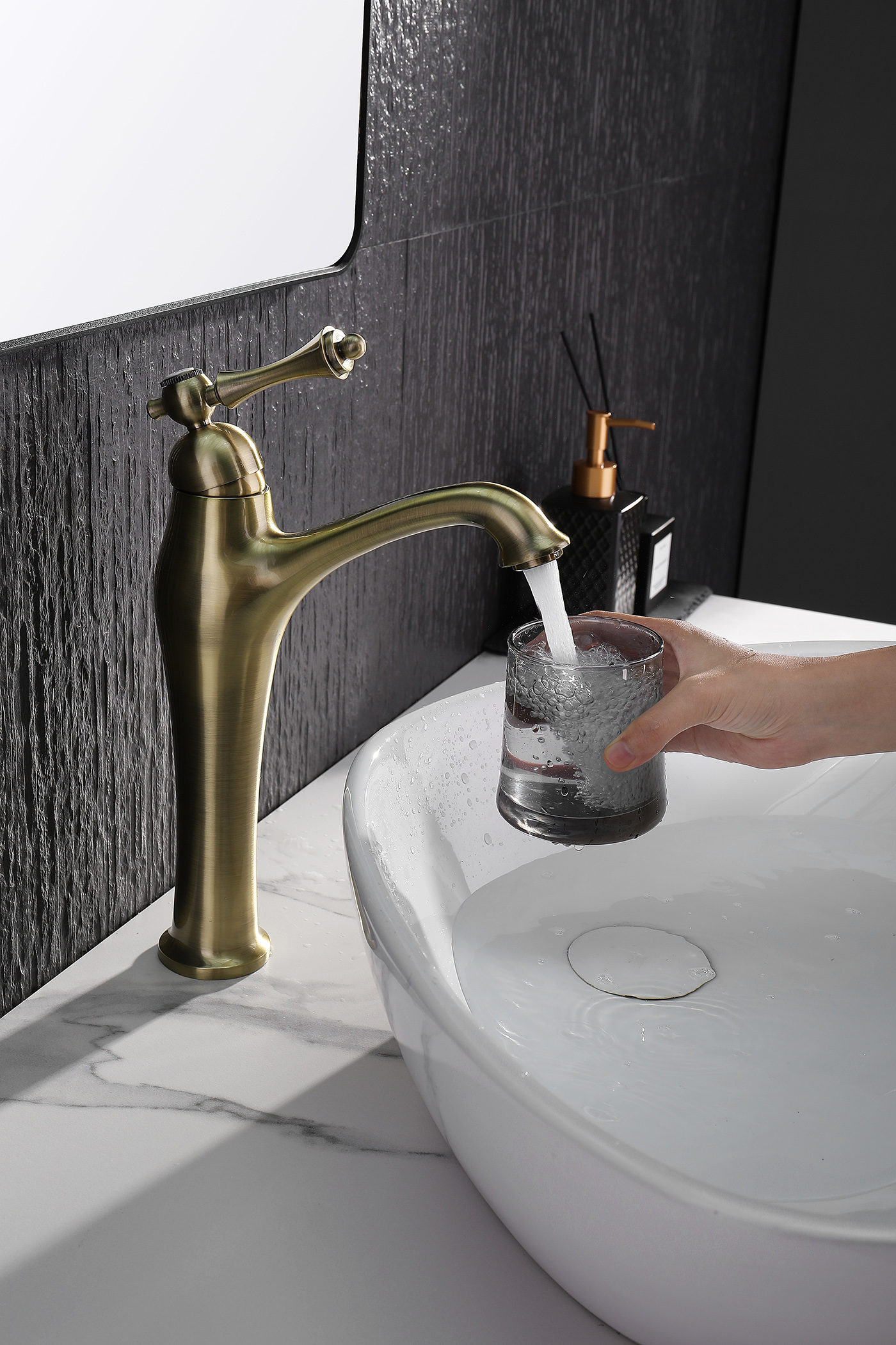 77113-D Смеситель од. для раковины-чаши (БРОНЗА)  GANZER  (10/1шт)