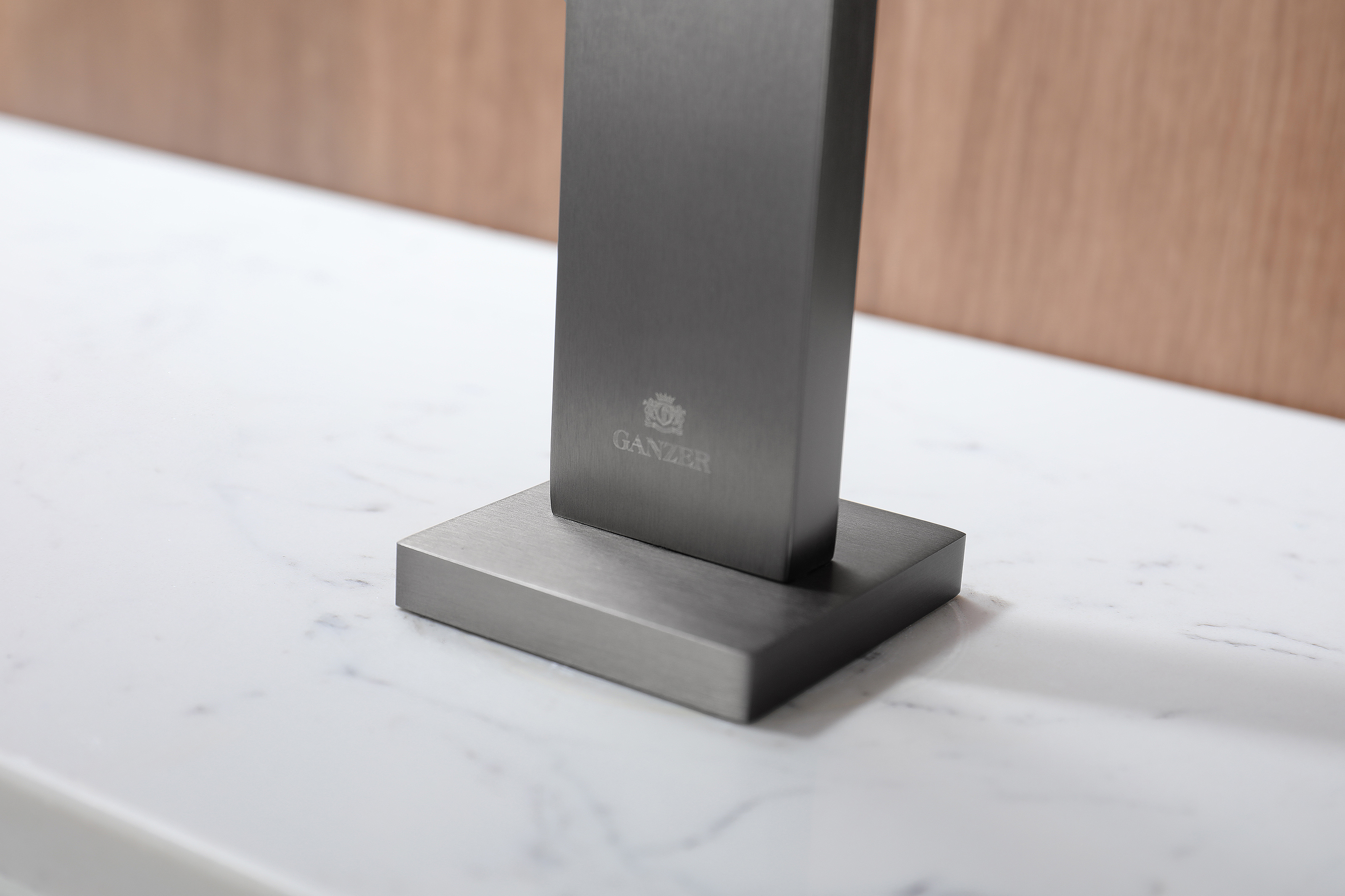 01111-Q Смеситель на борт раковины (2-отв,ГРАФИТ)  GANZER (10/1шт)