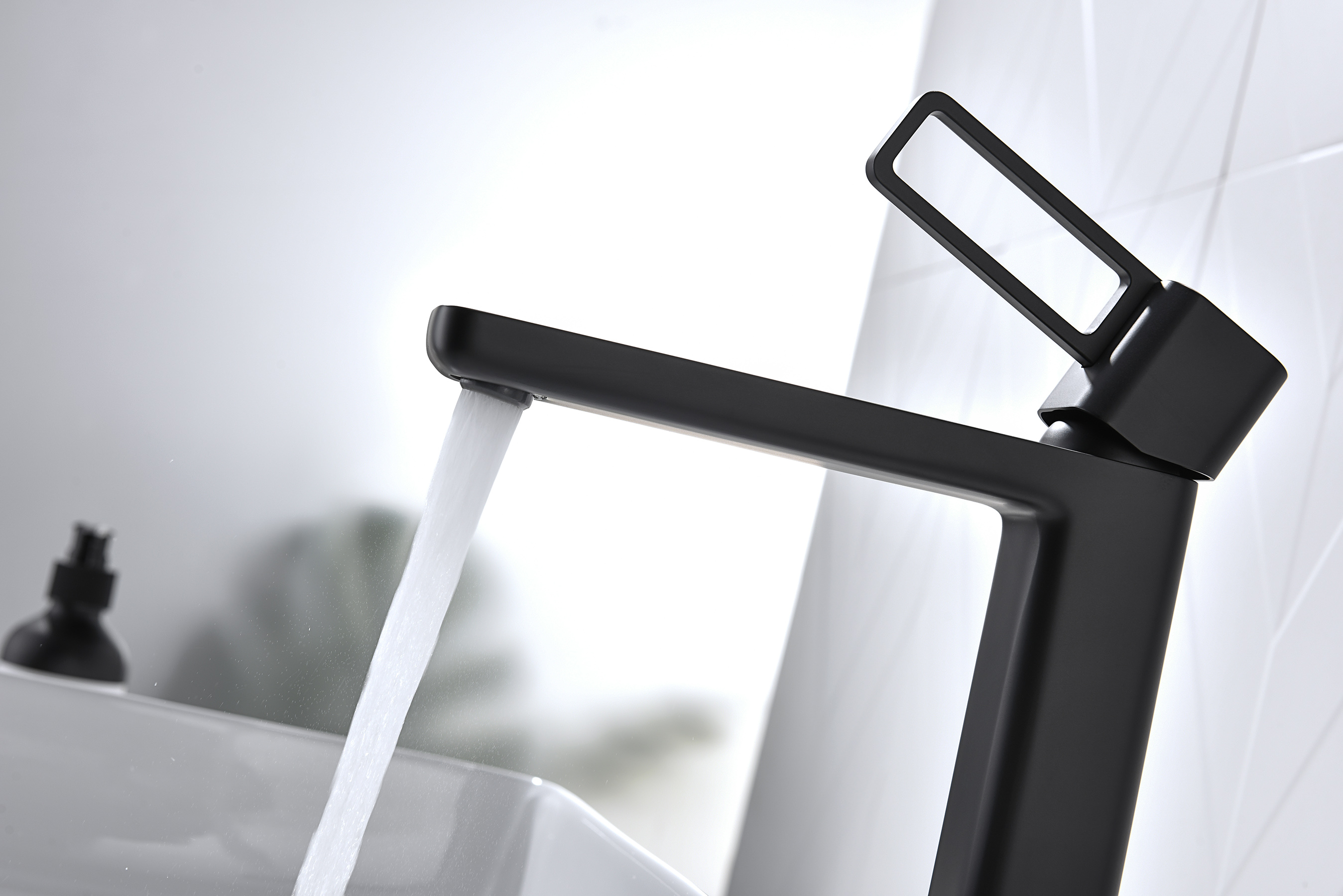 12112-C Смеситель од. для раковины-чаши (ЧЕРНЫЙ) GANZER (10/1шт)