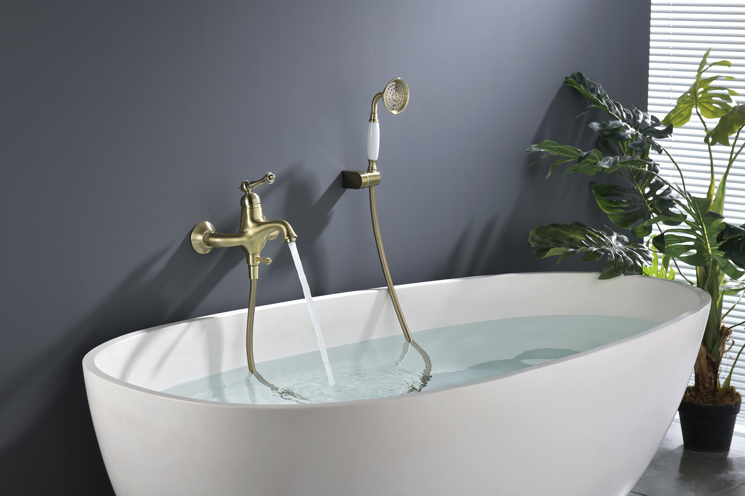 77131-D Смеситель од. для ванны кор. (БРОНЗА)  GANZER  (8/1шт)