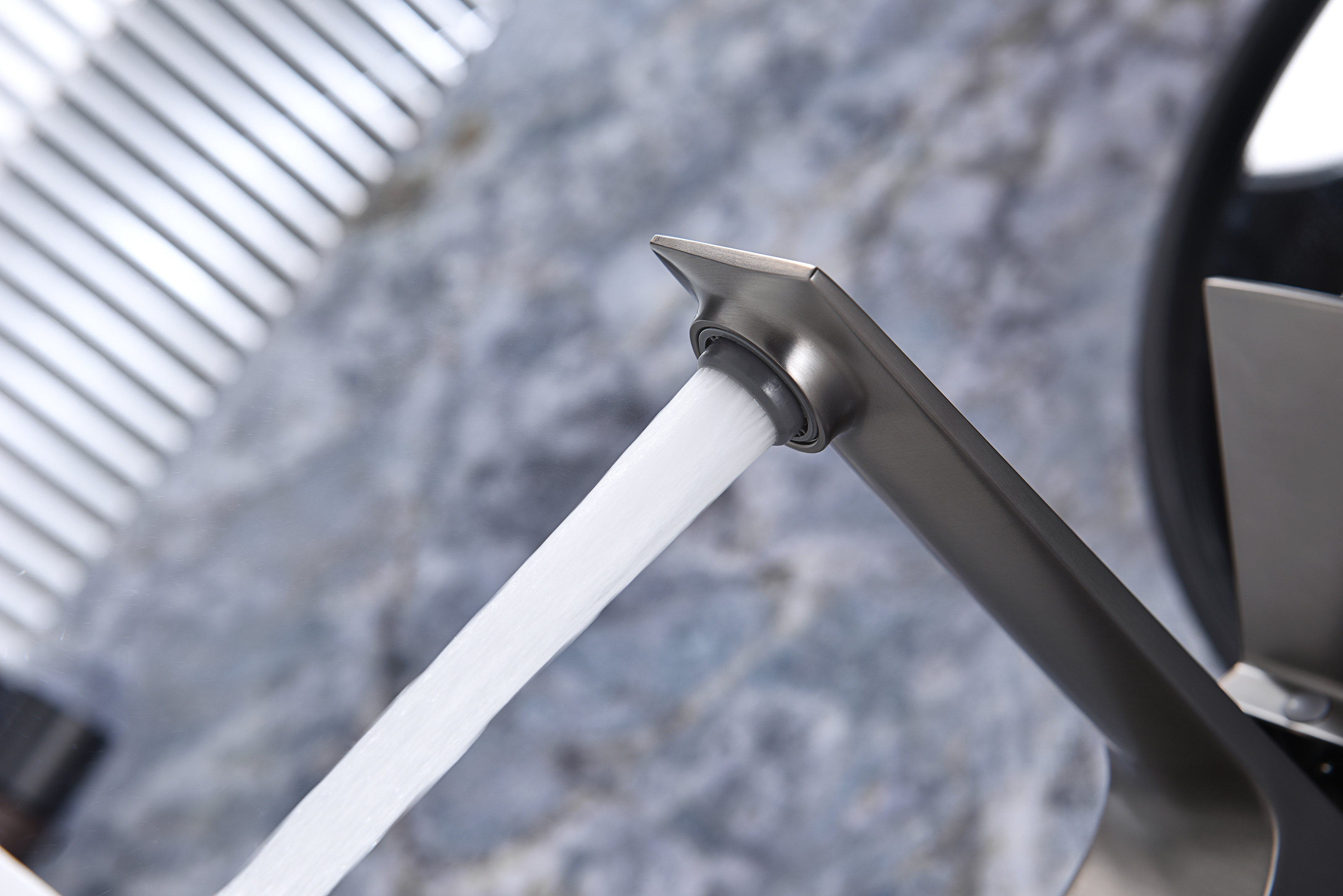 05112-Q Смеситель од. для раковины-чаши (ГРАФИТ) GANZER (10/1шт)