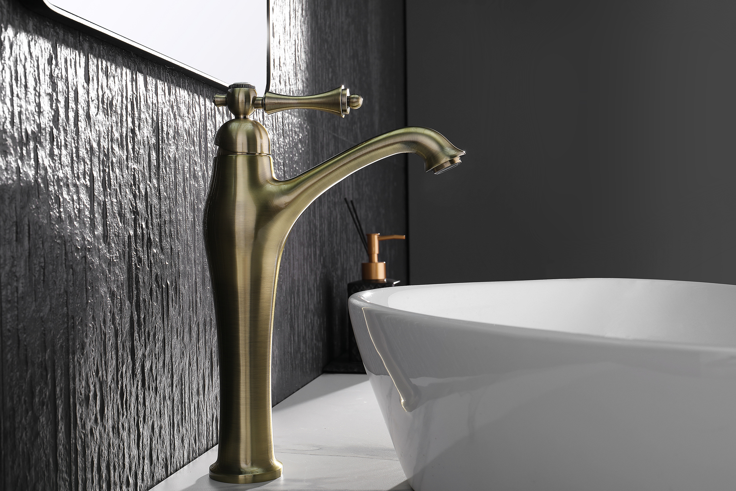 77113-D Смеситель од. для раковины-чаши (БРОНЗА)  GANZER  (10/1шт)