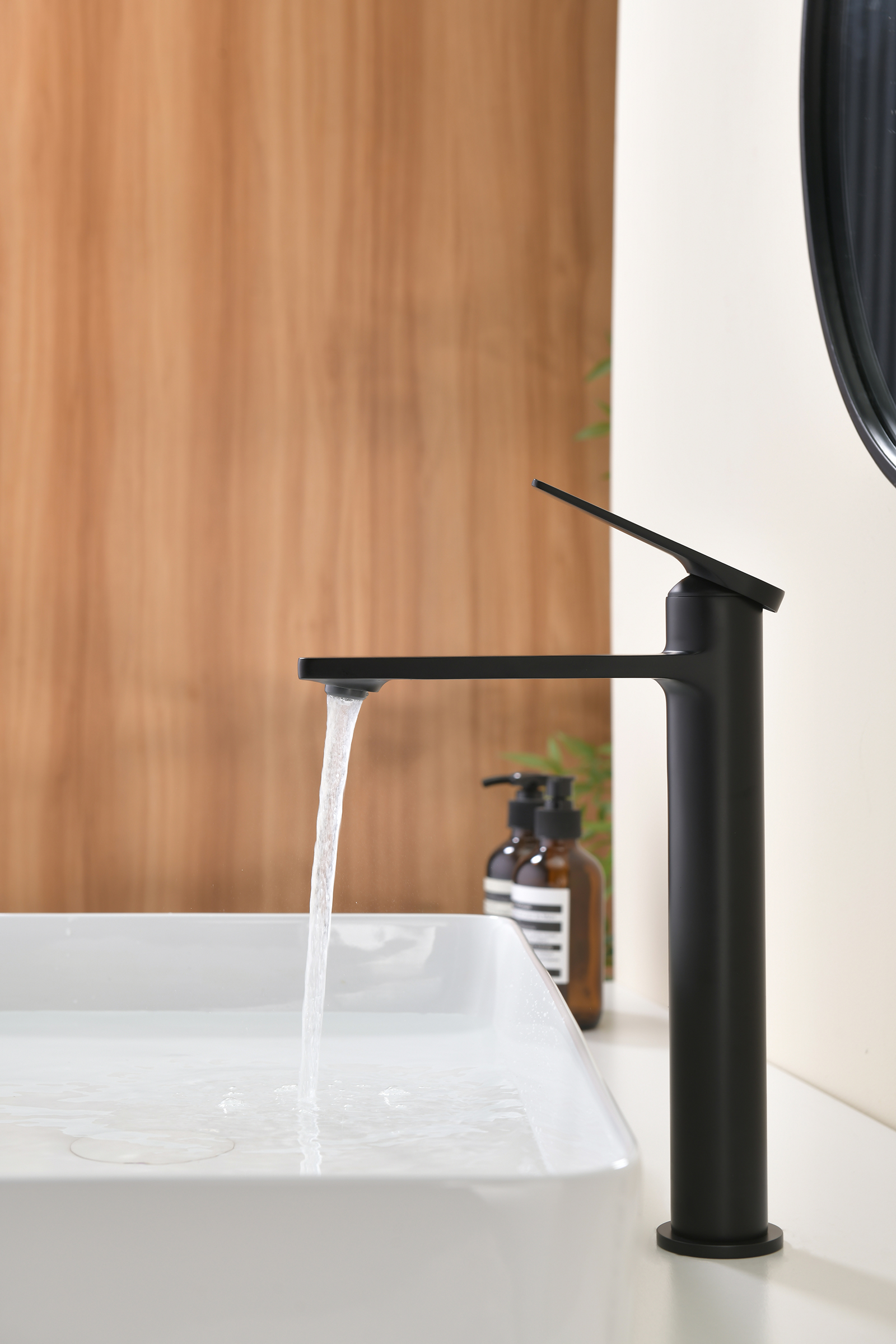 07112-C Смеситель од. для раковины-чаши (ЧЕРНЫЙ) GANZER (10/1шт)