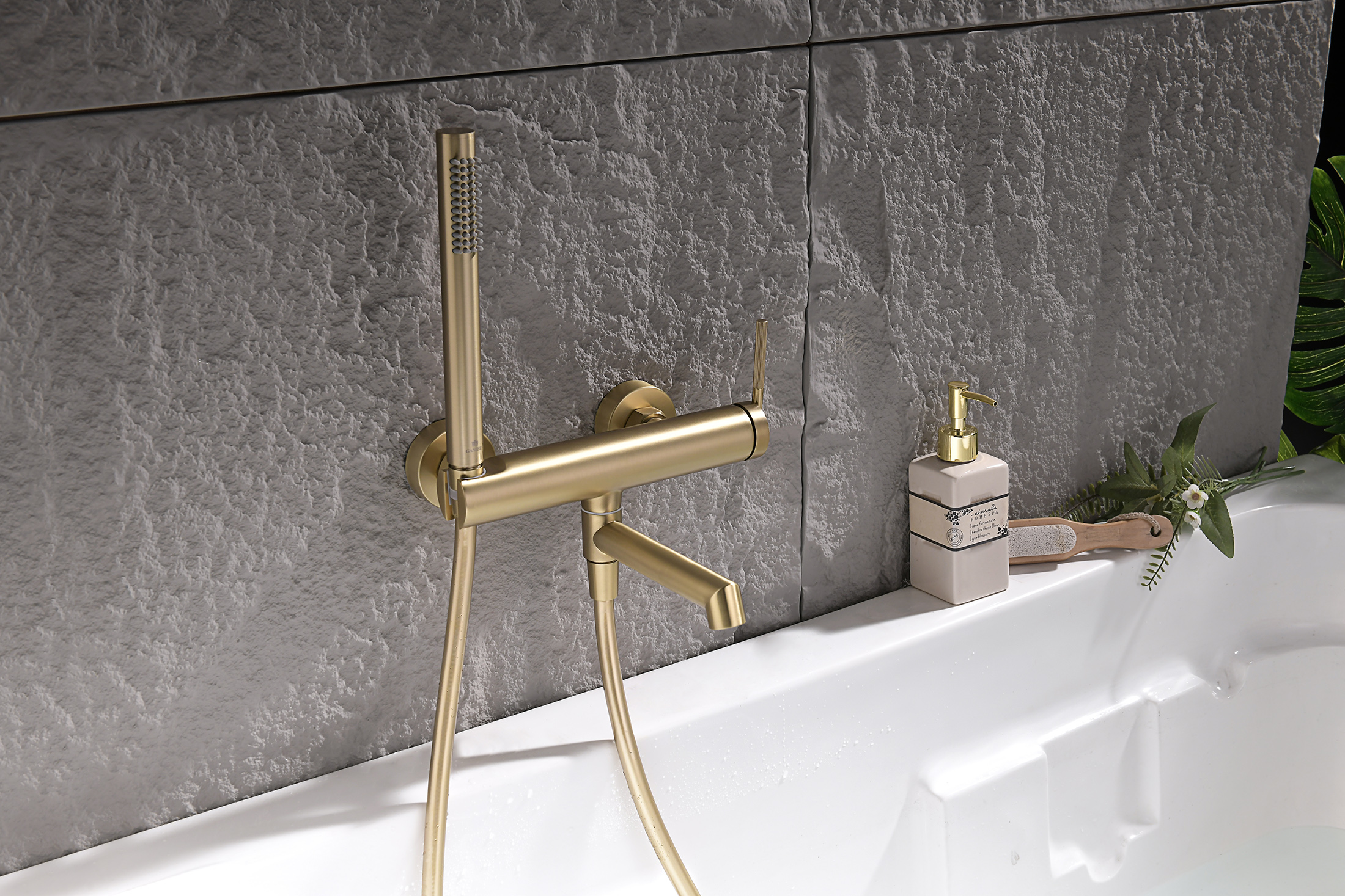 19132-S Смеситель од. для ванны кор. (Мат. Золото)  GANZER  (8/1шт)