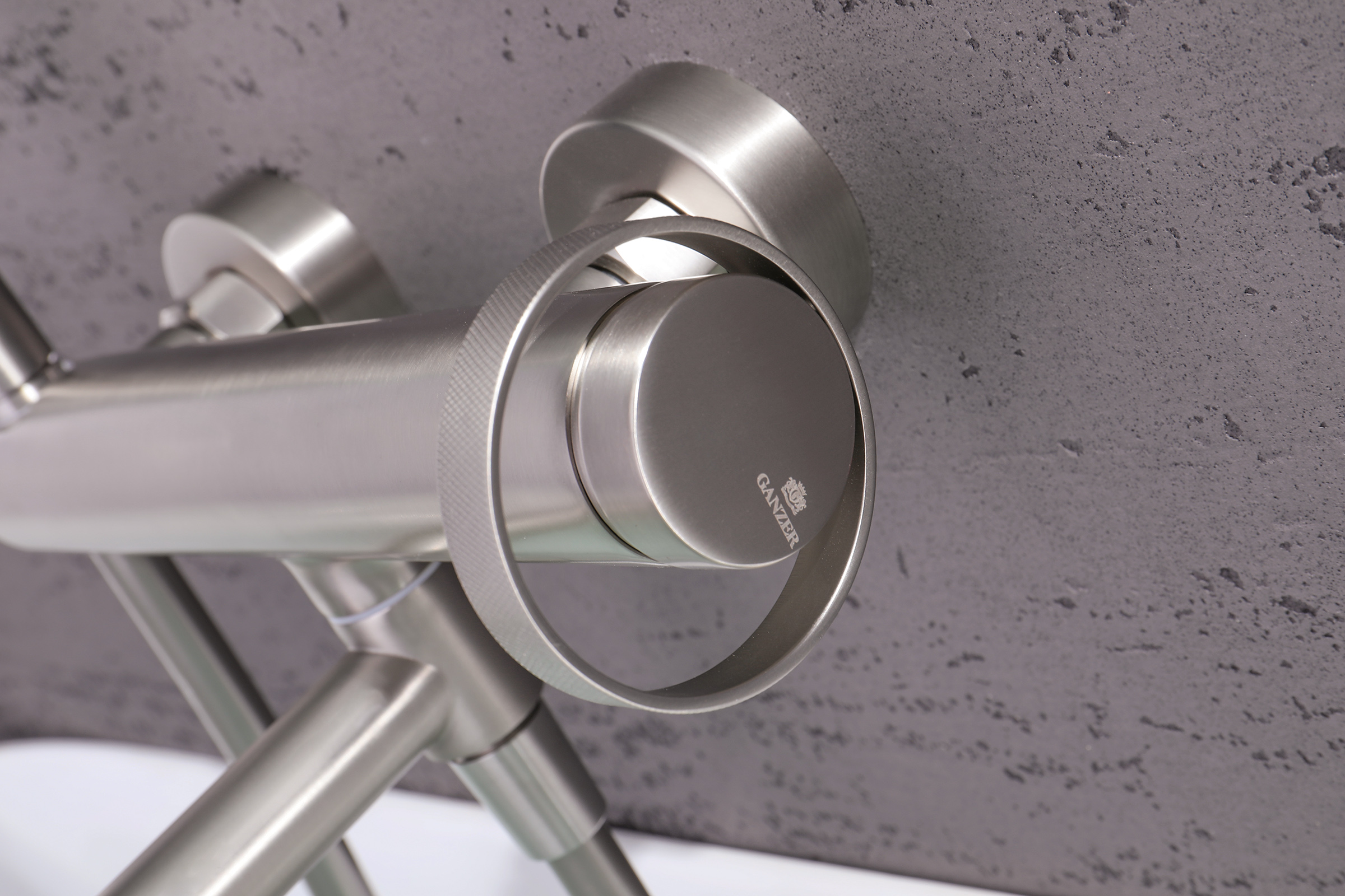 19132-G Смеситель од. для ванны кор. (САТИН)  GANZER  (8/1шт)