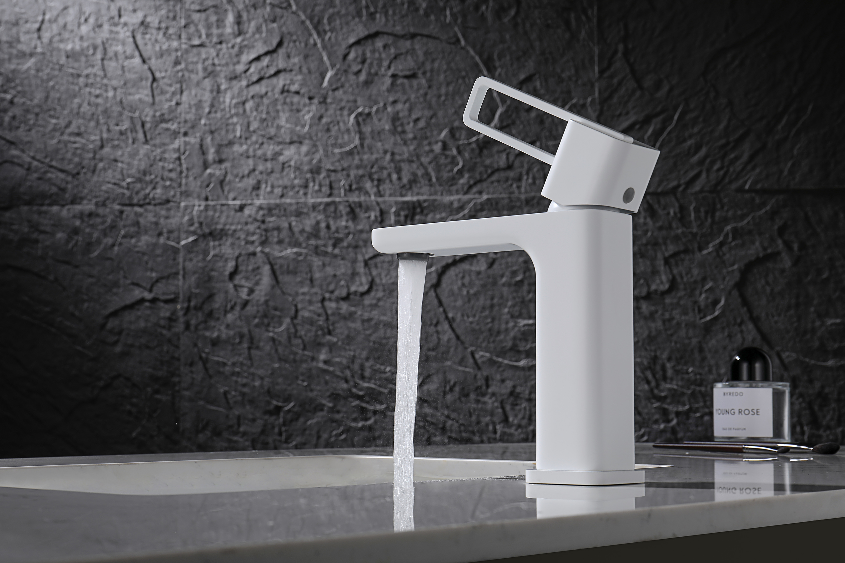 12111-F Смеситель од. для раковины (БЕЛЫЙ) GANZER (10/1шт)