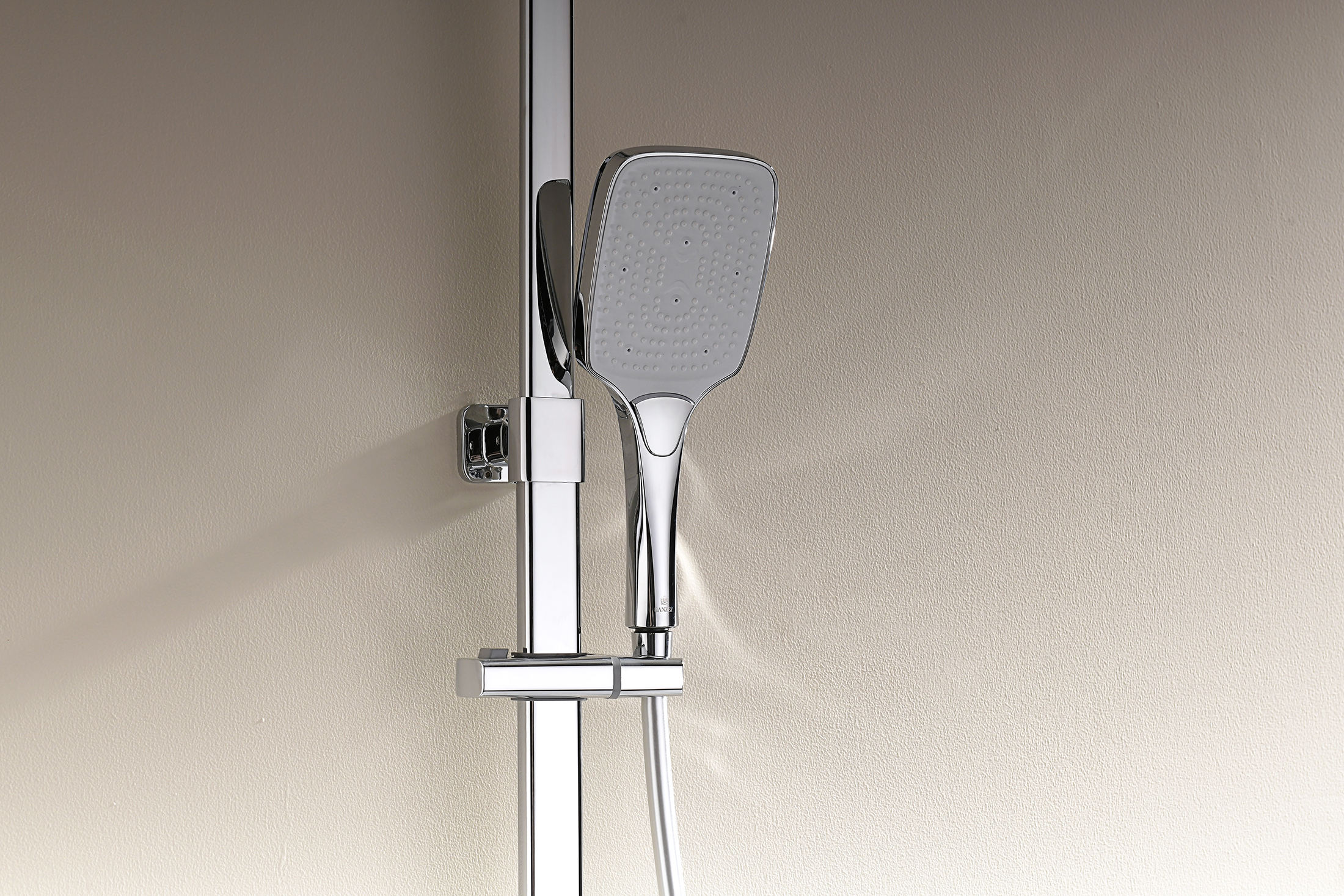 12071-F Душевая система с термостатом (БЕЛЫЙ) GANZER (5/1шт)