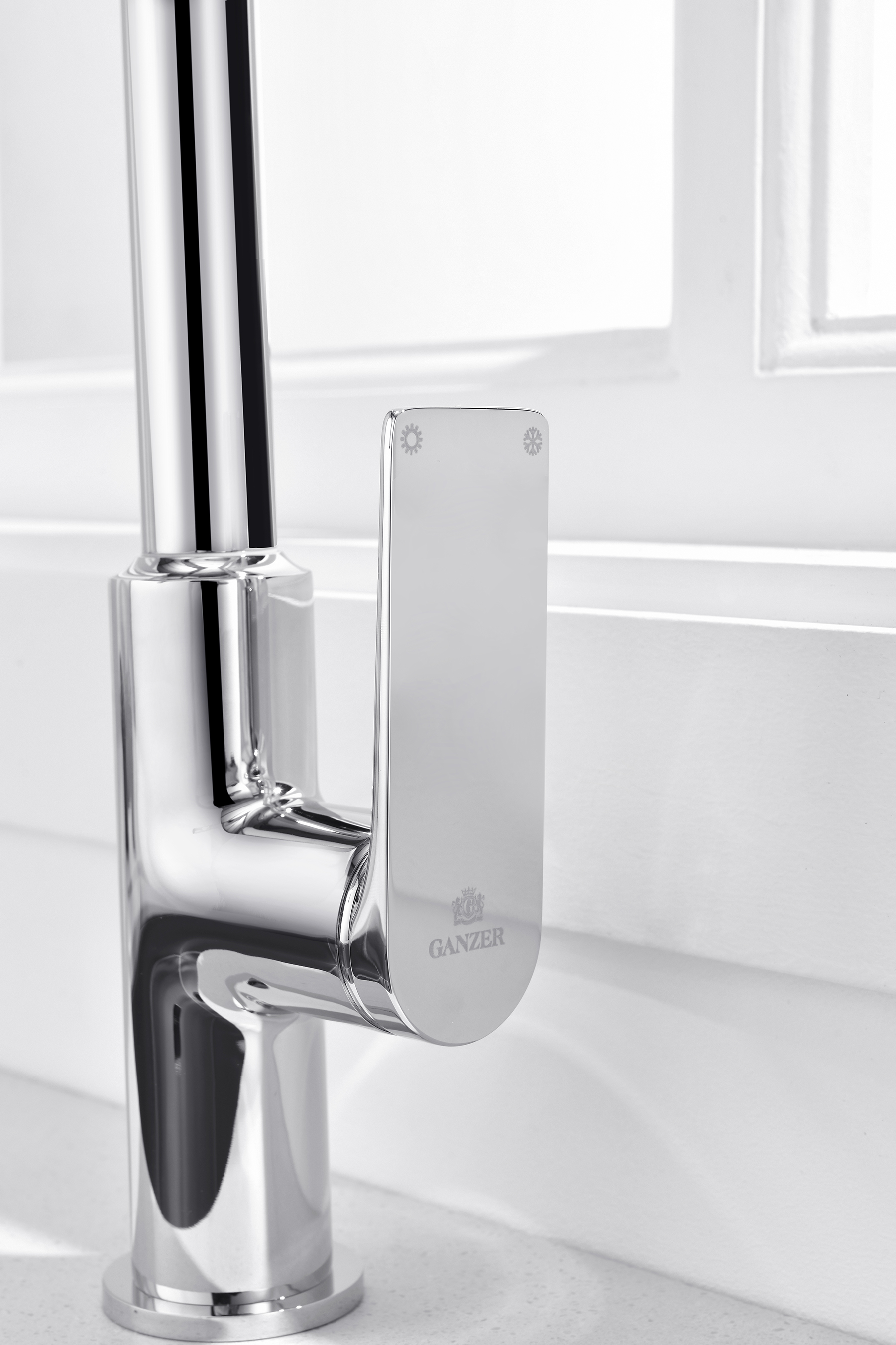 07126 Смеситель для кухни с гиб. МАГНИТ. изливом (ХРОМ+ЧЕР.) GANZER (10/1шт)