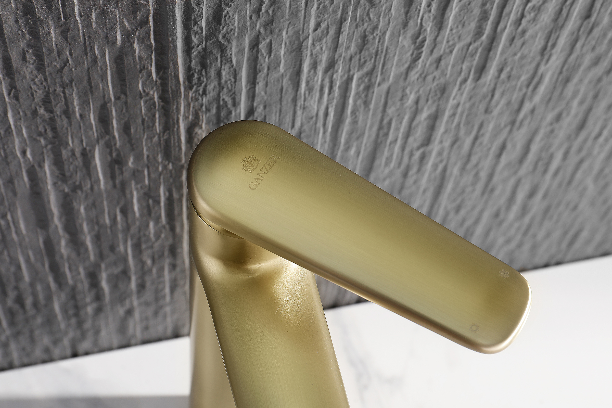 02112-S Смеситель од. для раковины-чаши (МАТ.ЗОЛОТО) GANZER (10/1шт)