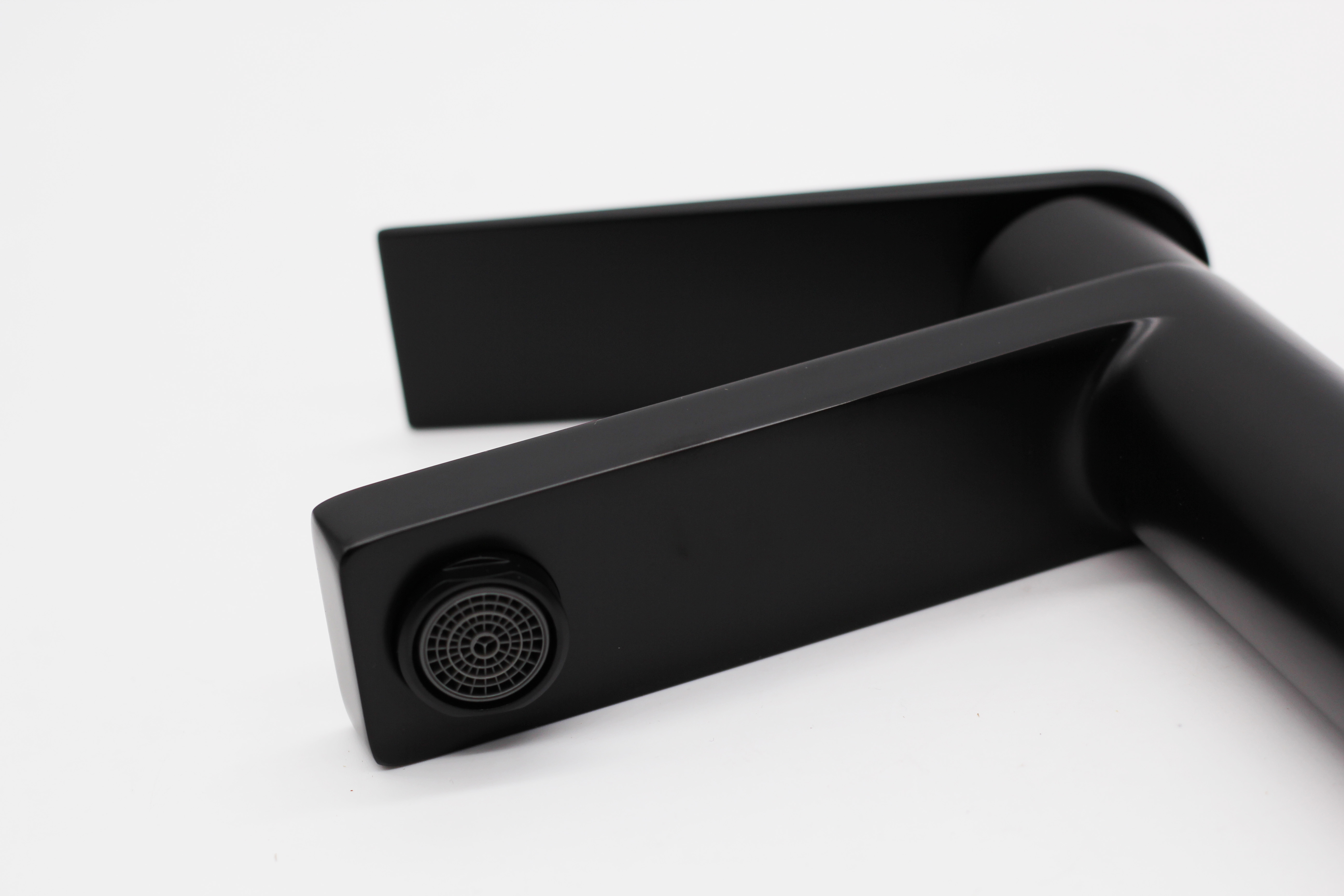 07011-C Смеситель для умывальника (ЧЕРНЫЙ) "GANZER"  (10/1шт)  Л/К