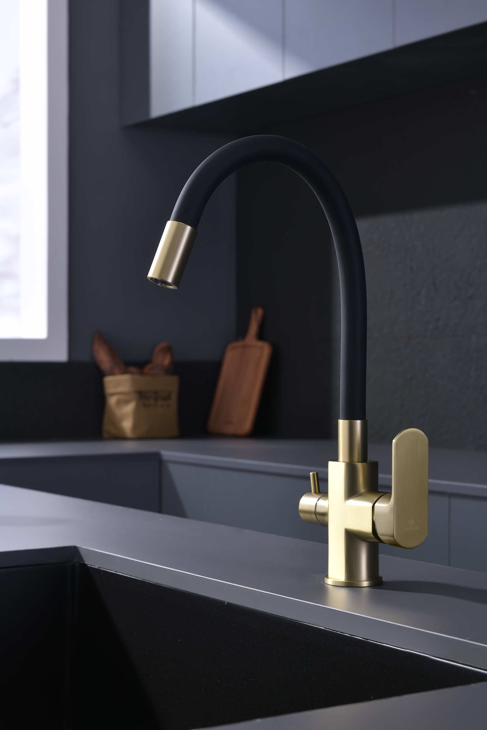 06127-S Смеситель для кухни с гиб. изл. и под. фильтра (Мат. Золото) GANZER (10/1шт)