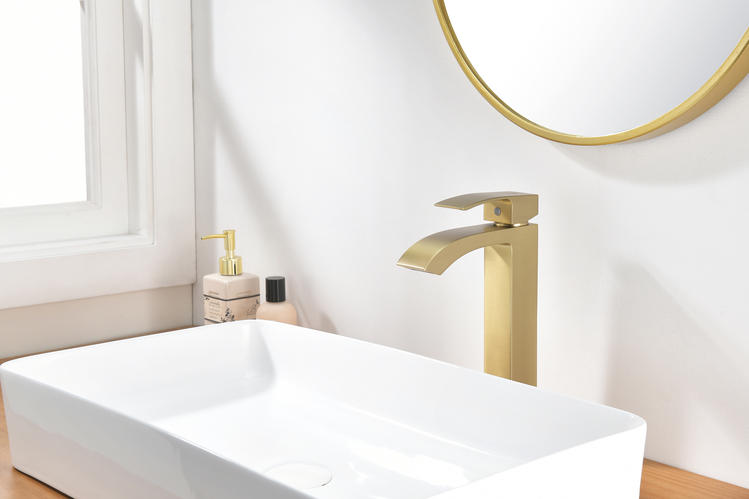 44112-S Смеситель од. для раковины-чаши (Мат. Золото) GANZER (10/1шт)