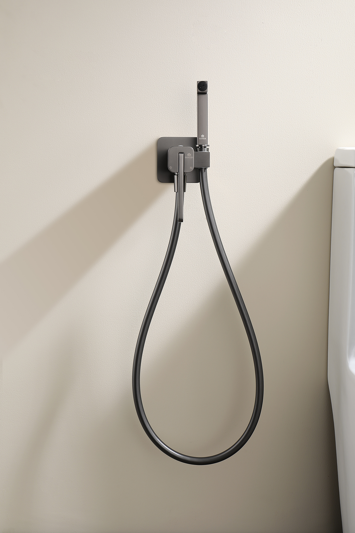 12157-Q Смеситель встраиваемый с ГИГ. душем (ГРАФИТ) GANZER (10/1шт)