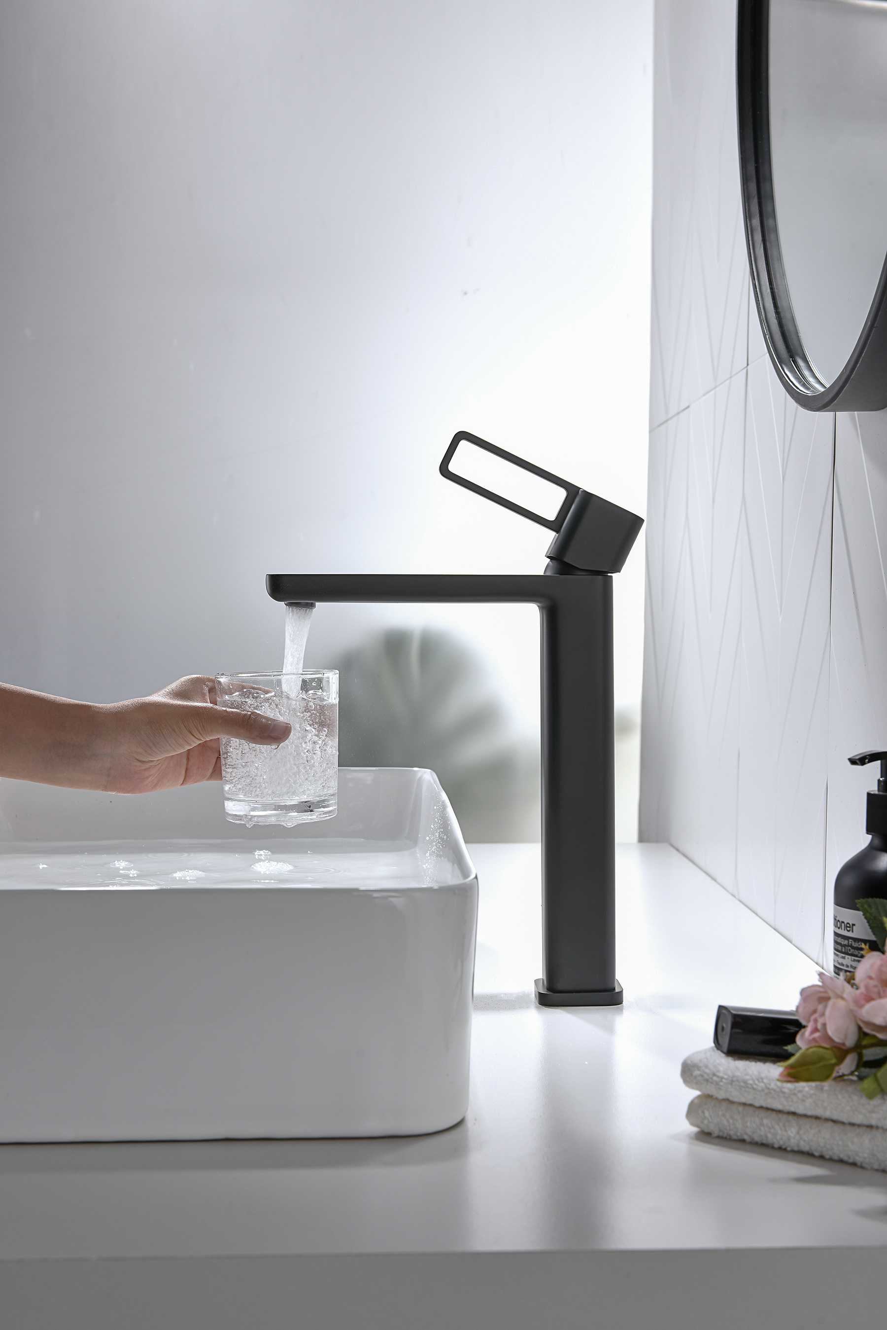 12112-C Смеситель од. для раковины-чаши (ЧЕРНЫЙ) GANZER (10/1шт)