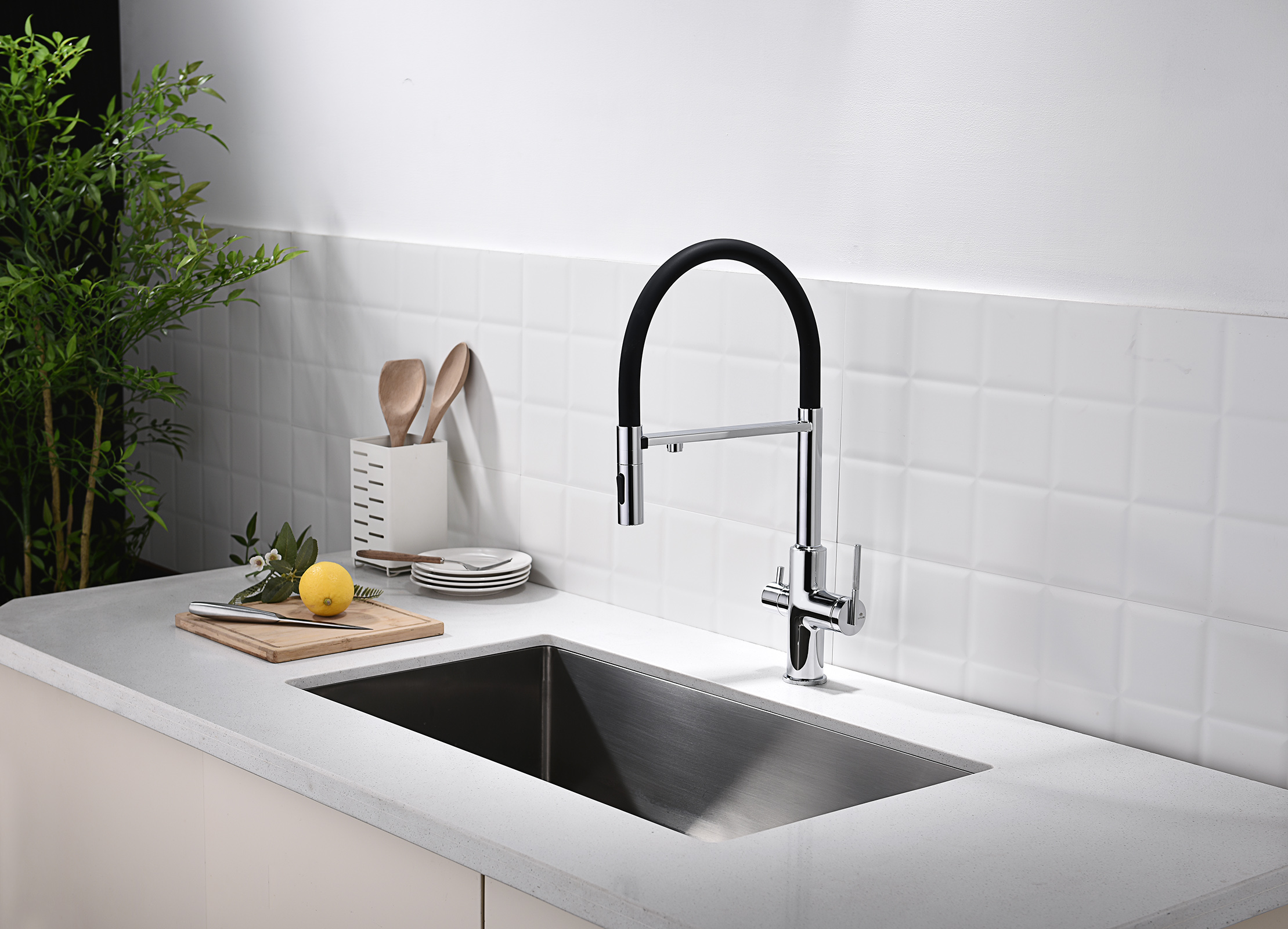 19127 Смес. для кухни с гиб МАГ. изл. и под. фильт. (ХРОМ+ЧЕР.) GANZER (10/1шт)