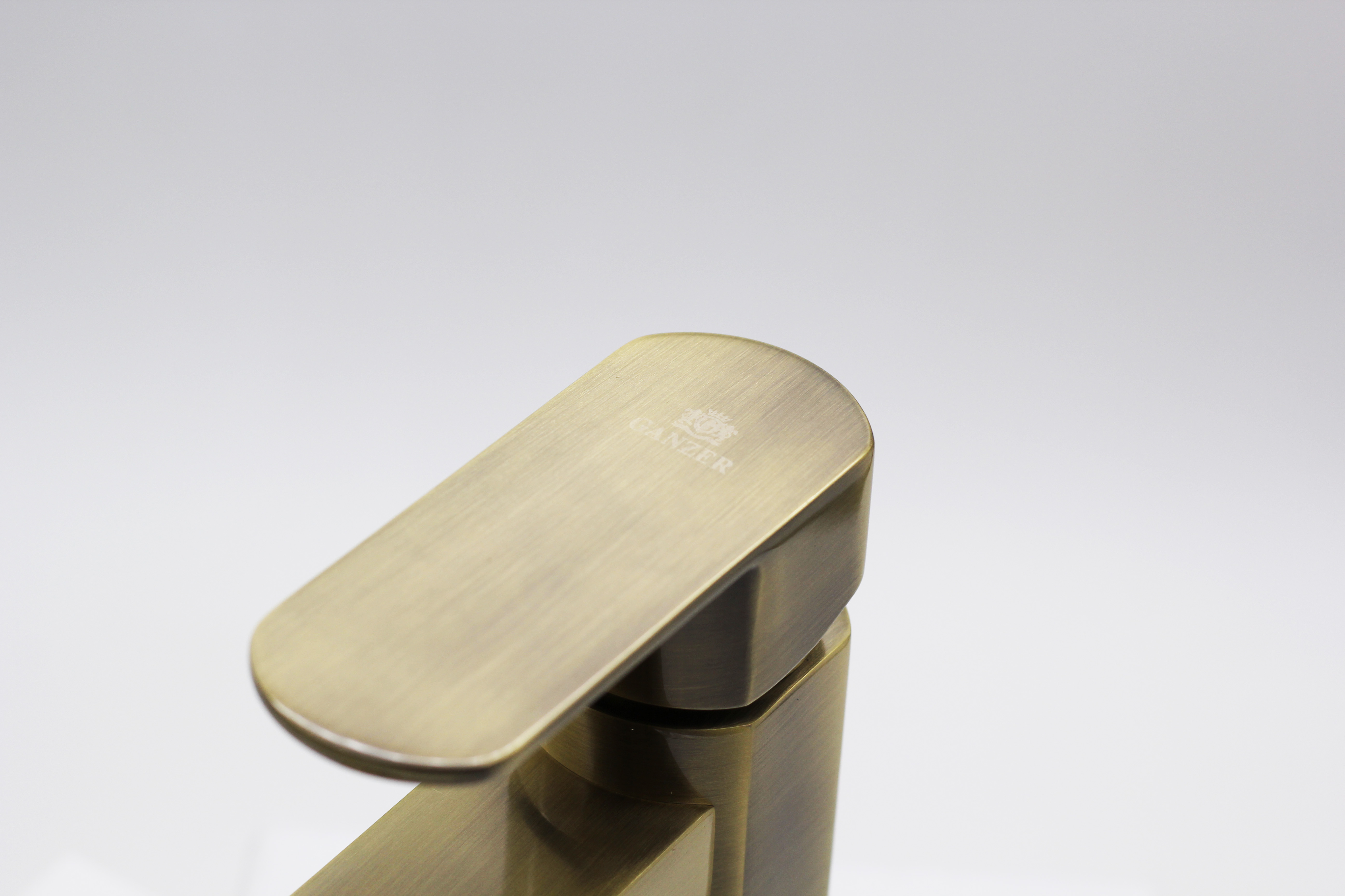 06011-D Смес. для умывальника (БРОНЗ) GANZER  (10/1шт) Л/К