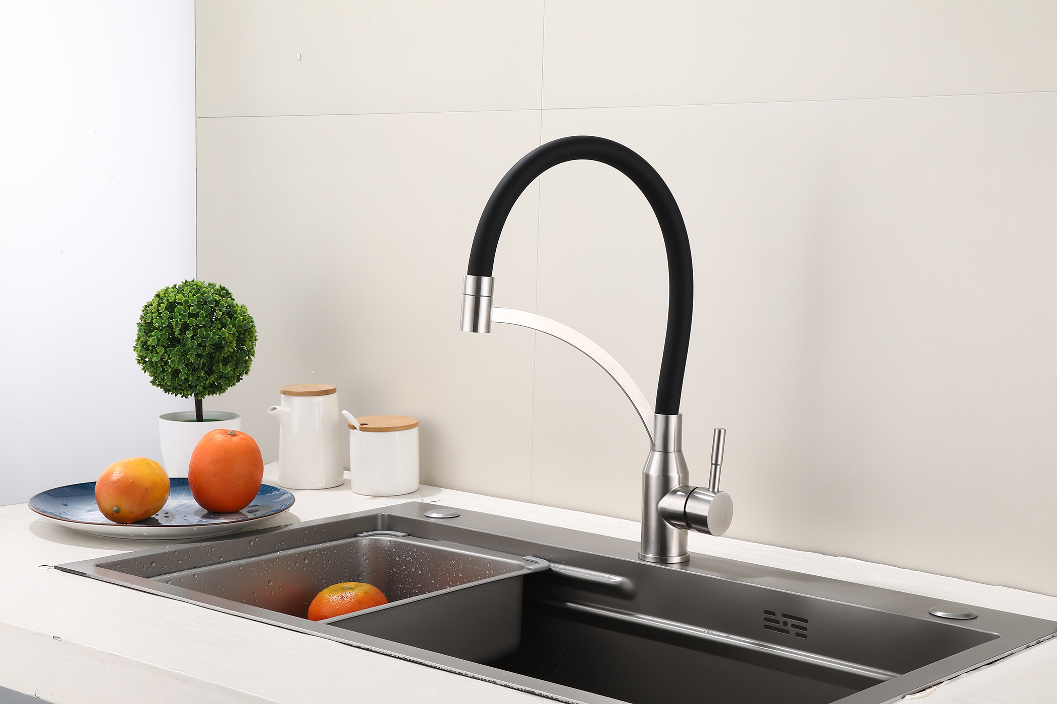 56043-GC Смес. из НЕРЖ. для кух. (САТИН с гиб. ЧЕР. изл.) HANSEN  (20/1шт)