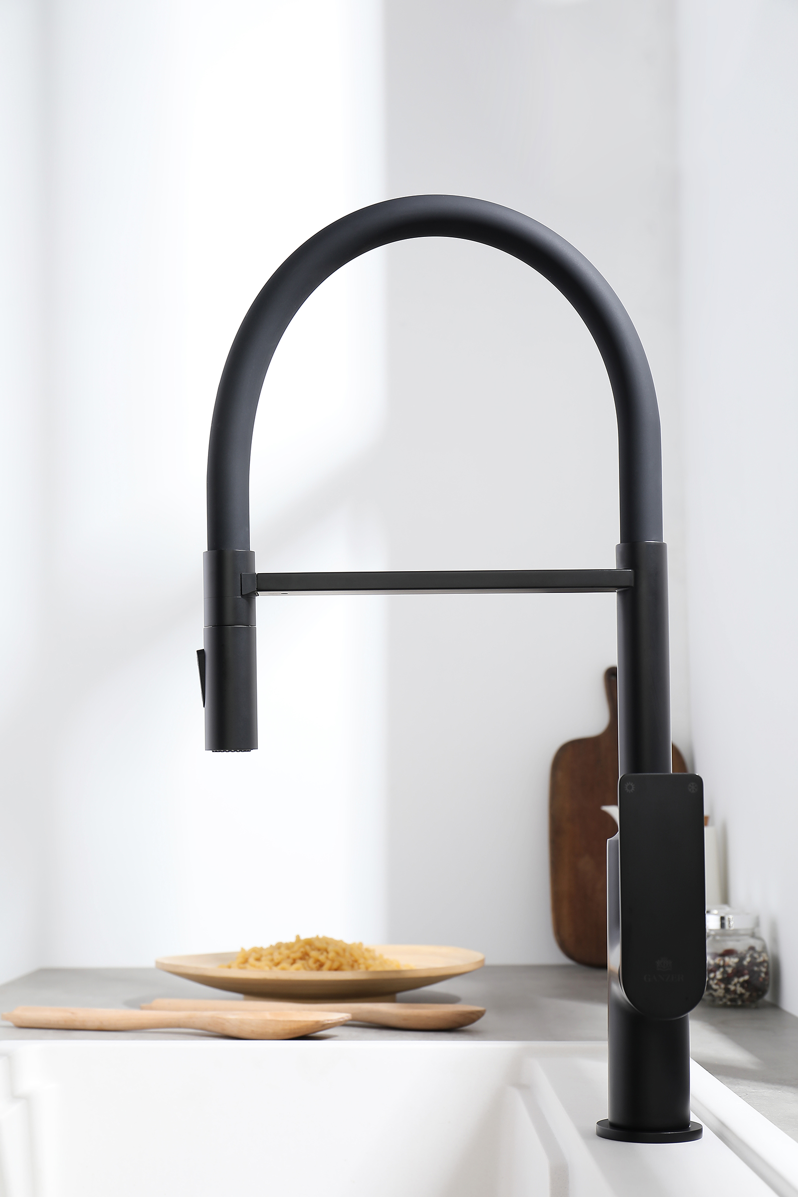 07126-C Смеситель для кухни с гиб. МАГНИТ. изливом (ЧЕР.+ЧЕР.) GANZER (10/1шт)