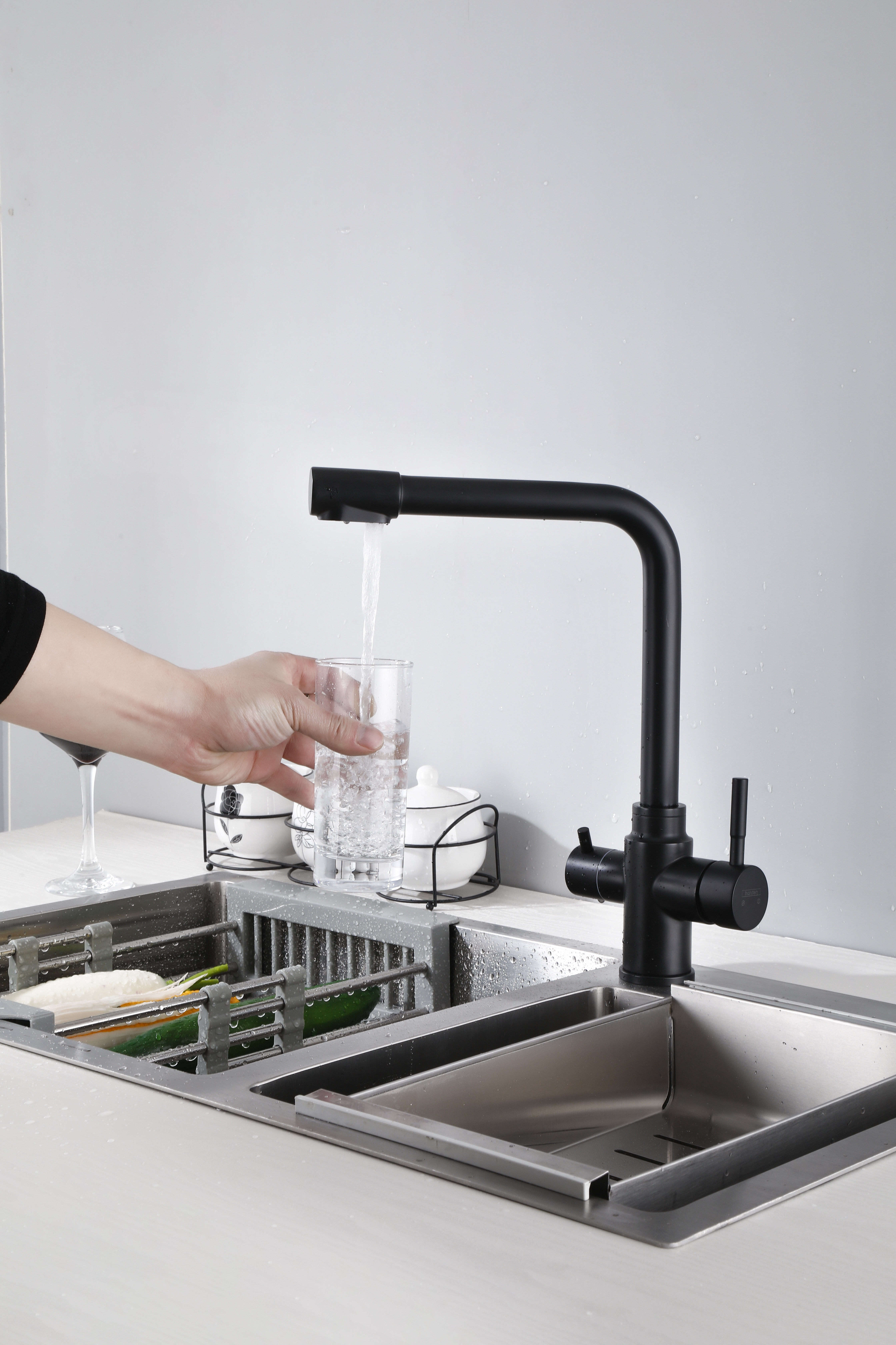 15085-C Смес. из НЕРЖ. для кух. под. фильт (ЧЕРНЫЙ) HANSEN  (20/1шт)