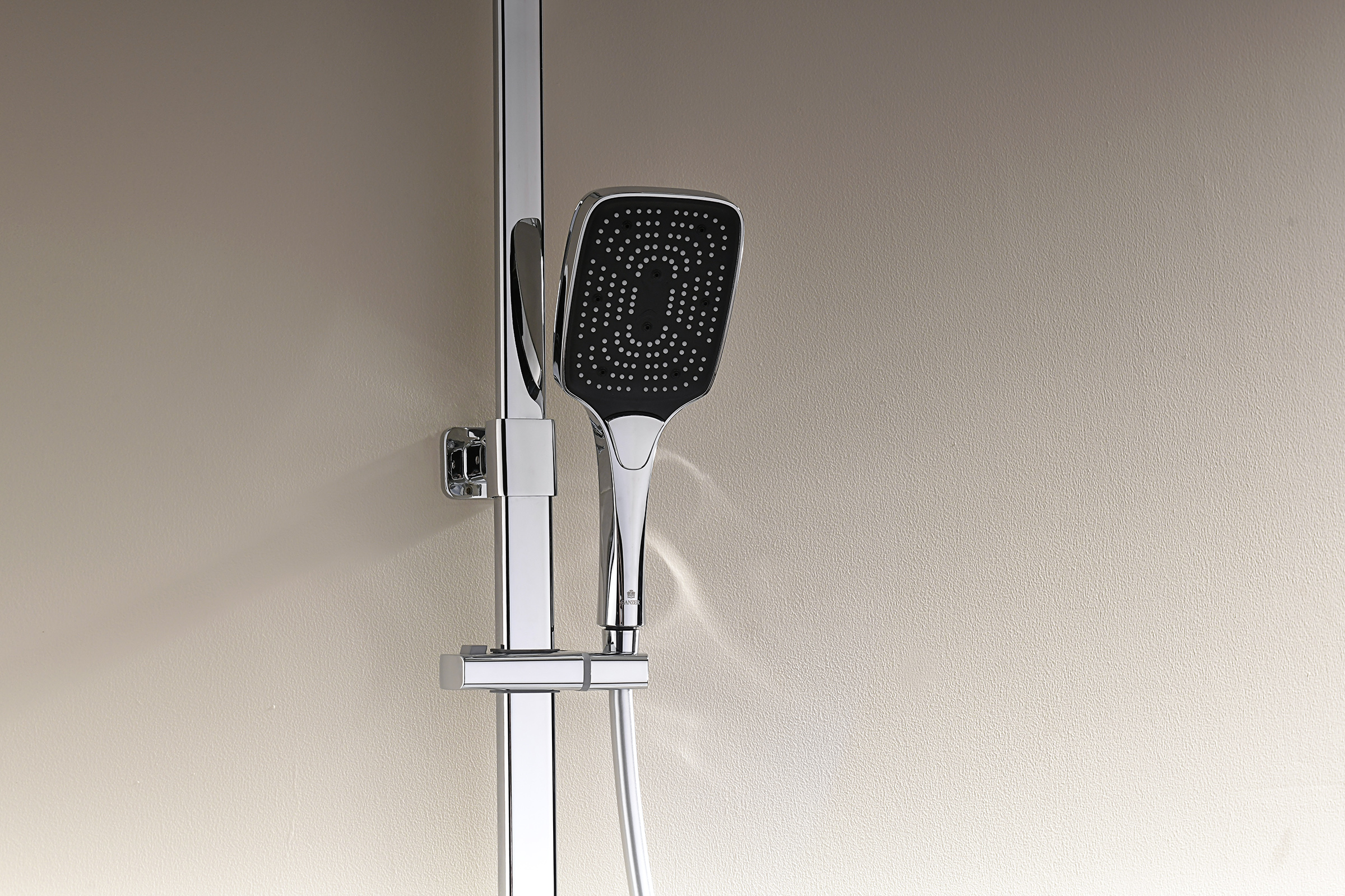 12071-C Душевая система с термостатом (ЧЕРНЫЙ) GANZER (5/1шт)