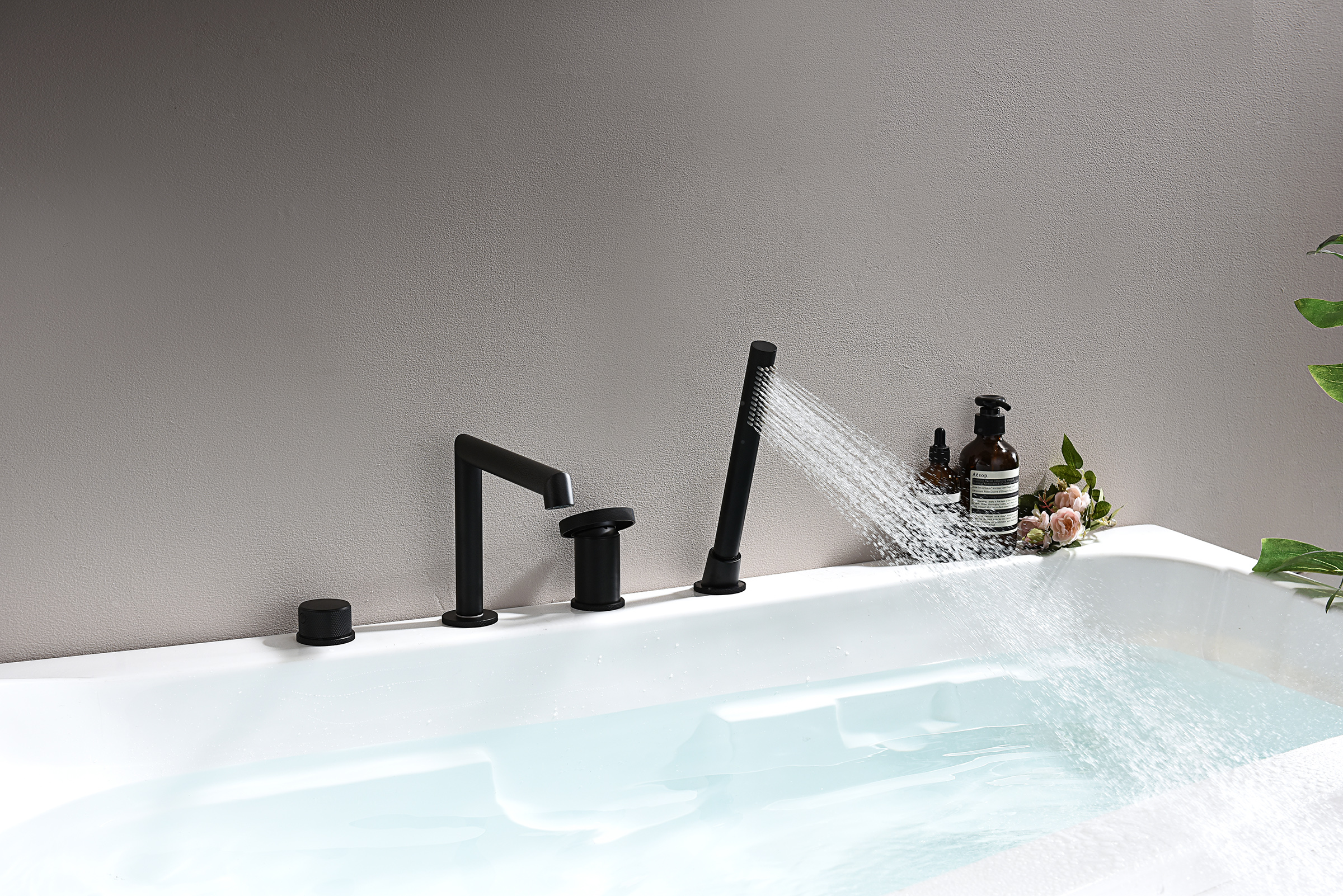 19133-C Смеситель на борт ванны (4-отв,ЧЕРНЫЙ)  GANZER (6/1шт)