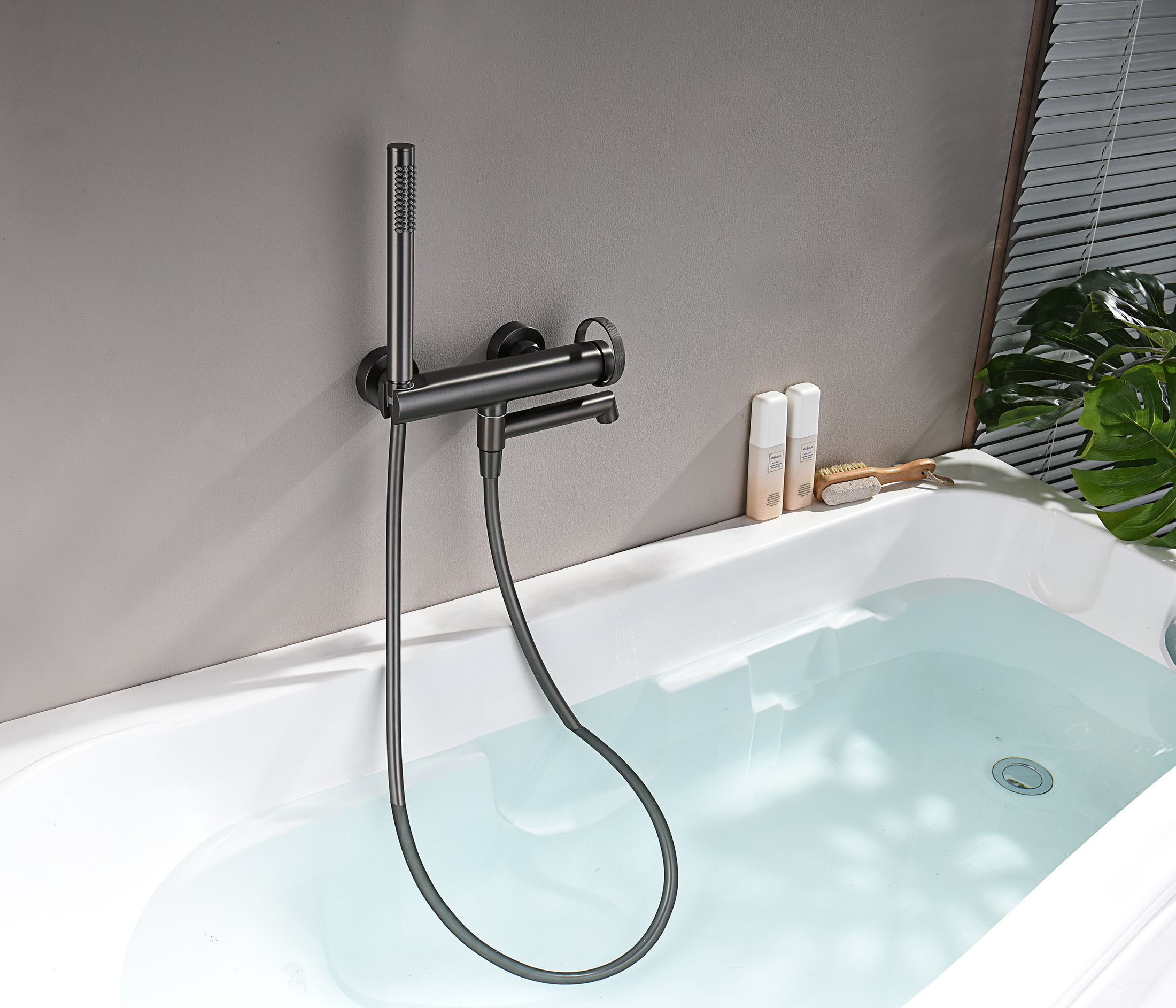 19132-Q Смеситель од. для ванны кор. (ГРАФИТ)  GANZER  (8/1шт)