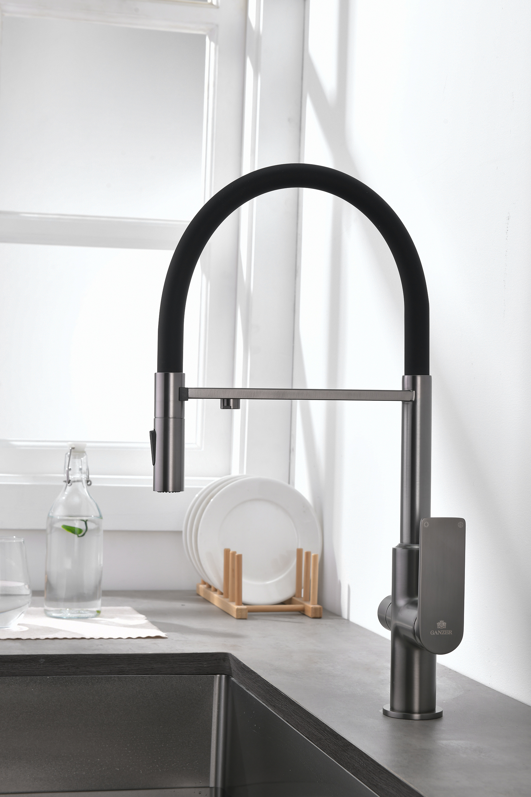 07127-Q Смес. для кухни с гиб МАГ. изл. и под. фильт. (ГРАФИТ+ЧЕР.) GANZER (10/1шт)