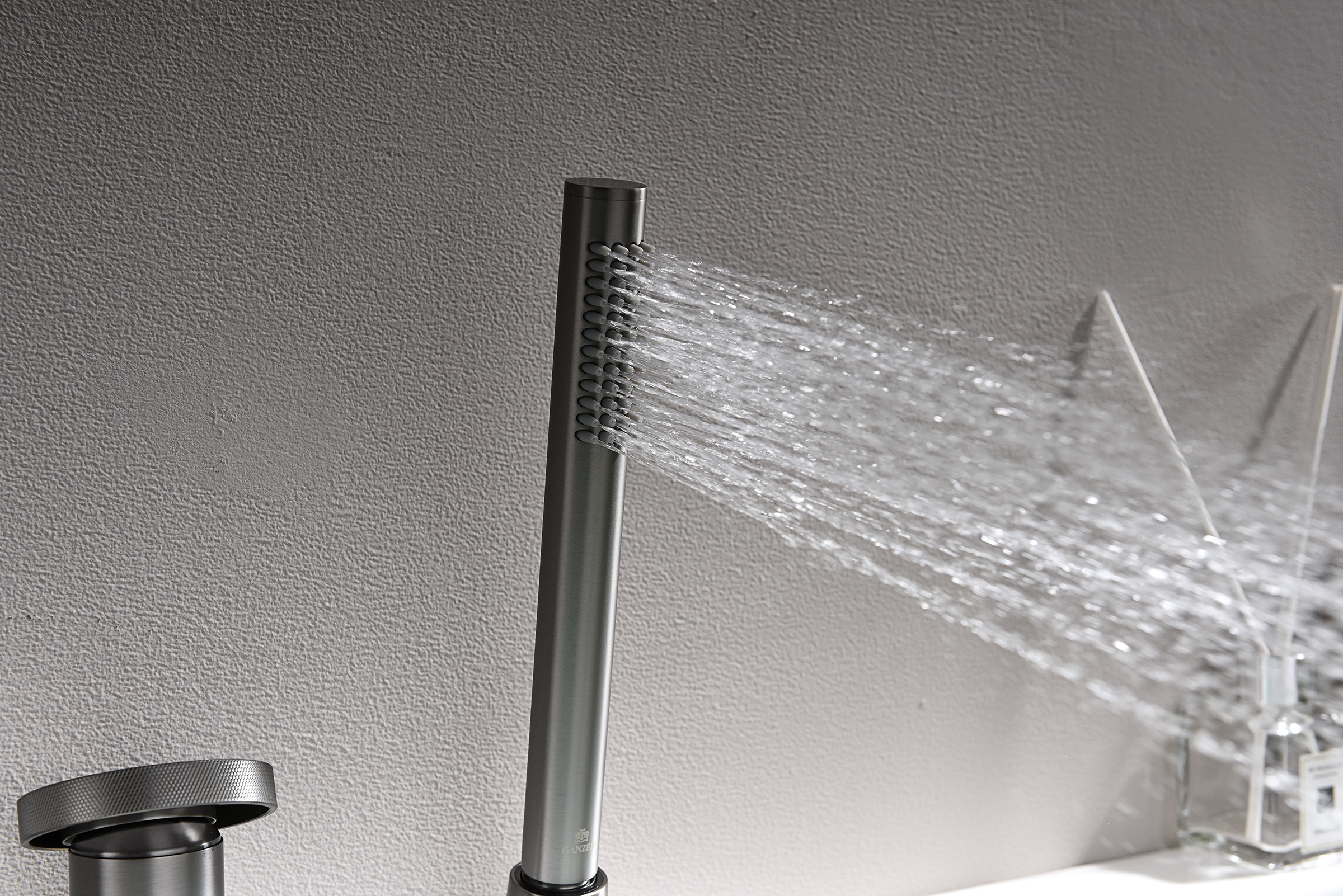 19133-Q Смеситель на борт ванны (4-отв,ГРАФИТ)  GANZER (6/1шт)