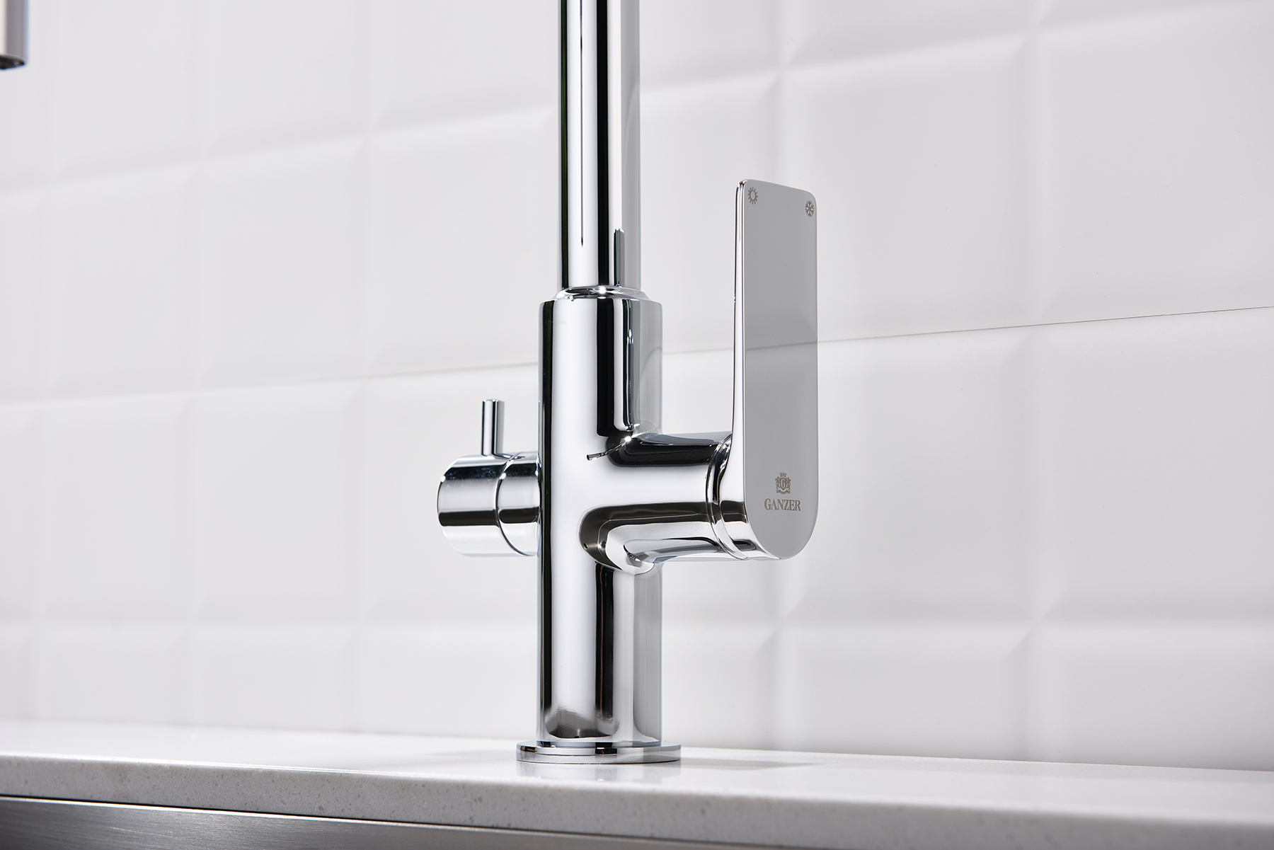 07127 Смес. для кухни с гиб МАГ. изл. и под. фильт. (ХРОМ+ЧЕР.) GANZER (10/1шт)