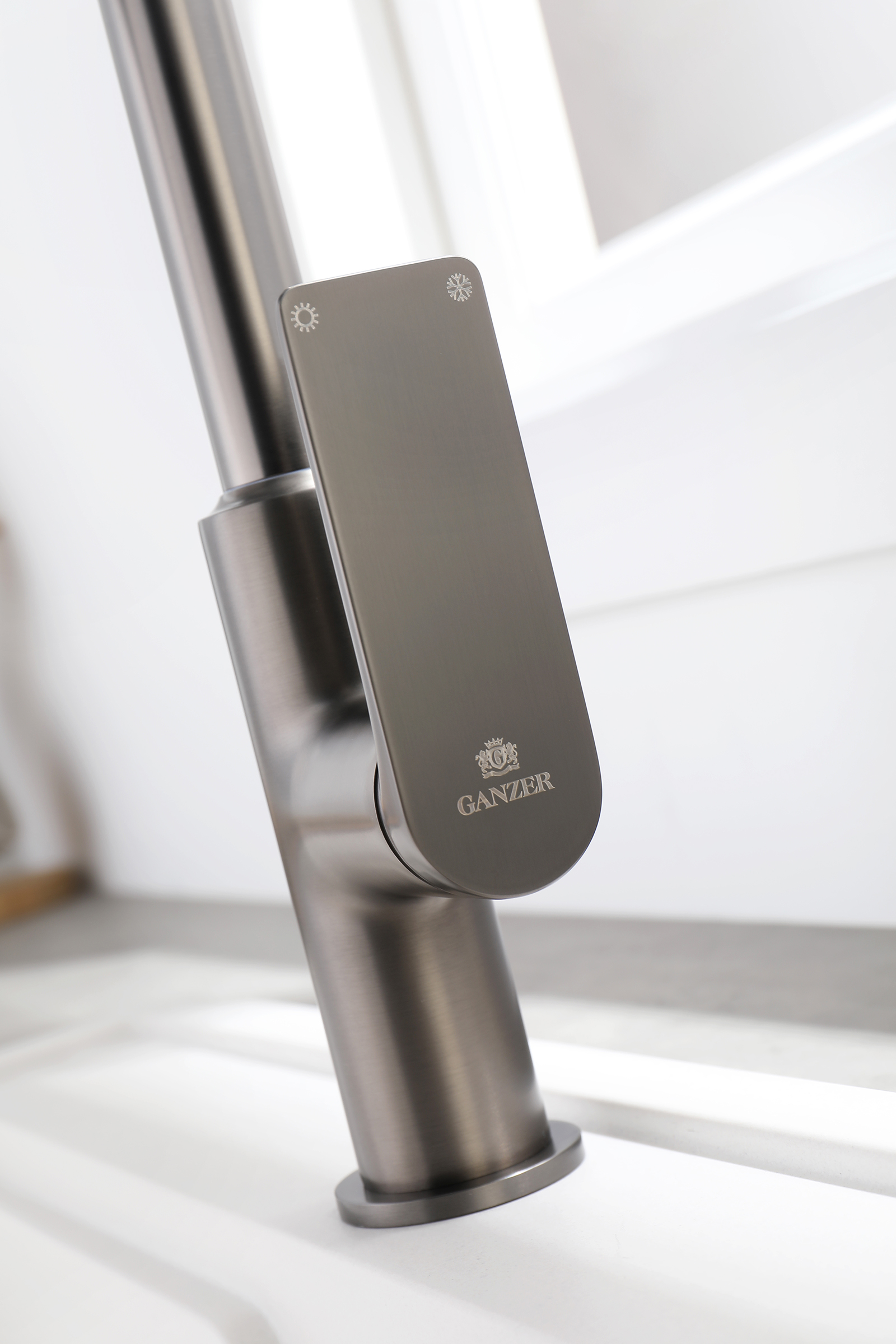 07126-Q Смеситель для кухни с гиб. МАГНИТ. изливом (ГРАФИТ+ЧЕР.) GANZER (10/1шт)