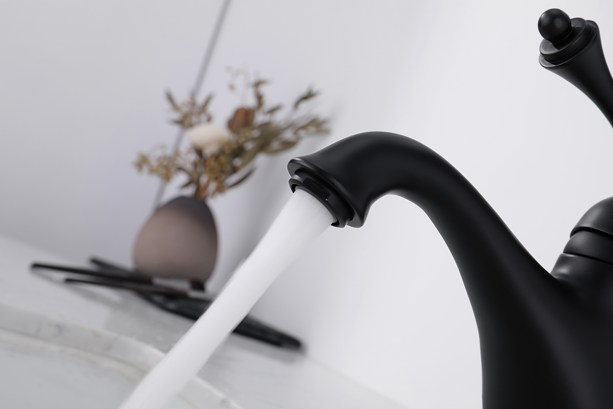 77111-C Смеситель для умыв. (ЧЕРНЫЙ)  GANZER  (10/1шт) Л/К