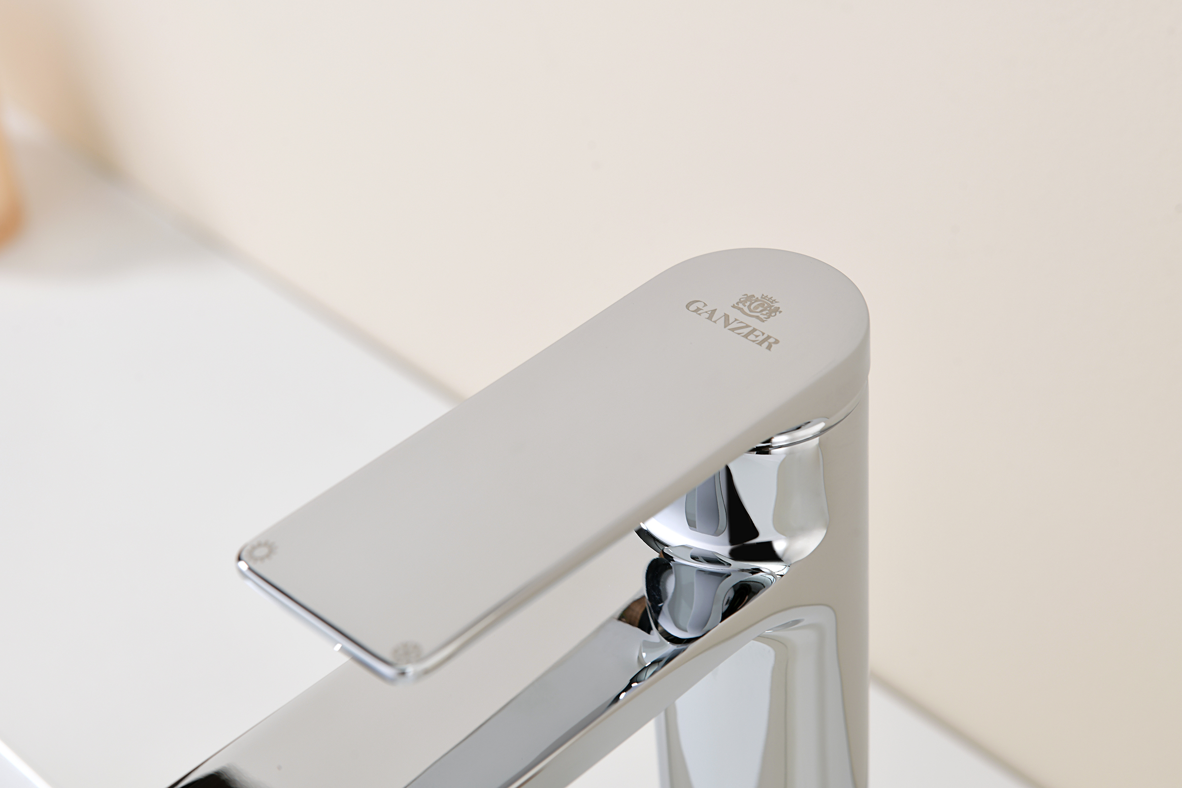 07112 Смеситель од. для раковины-чаши (ХРОМ) GANZER (10/1шт)