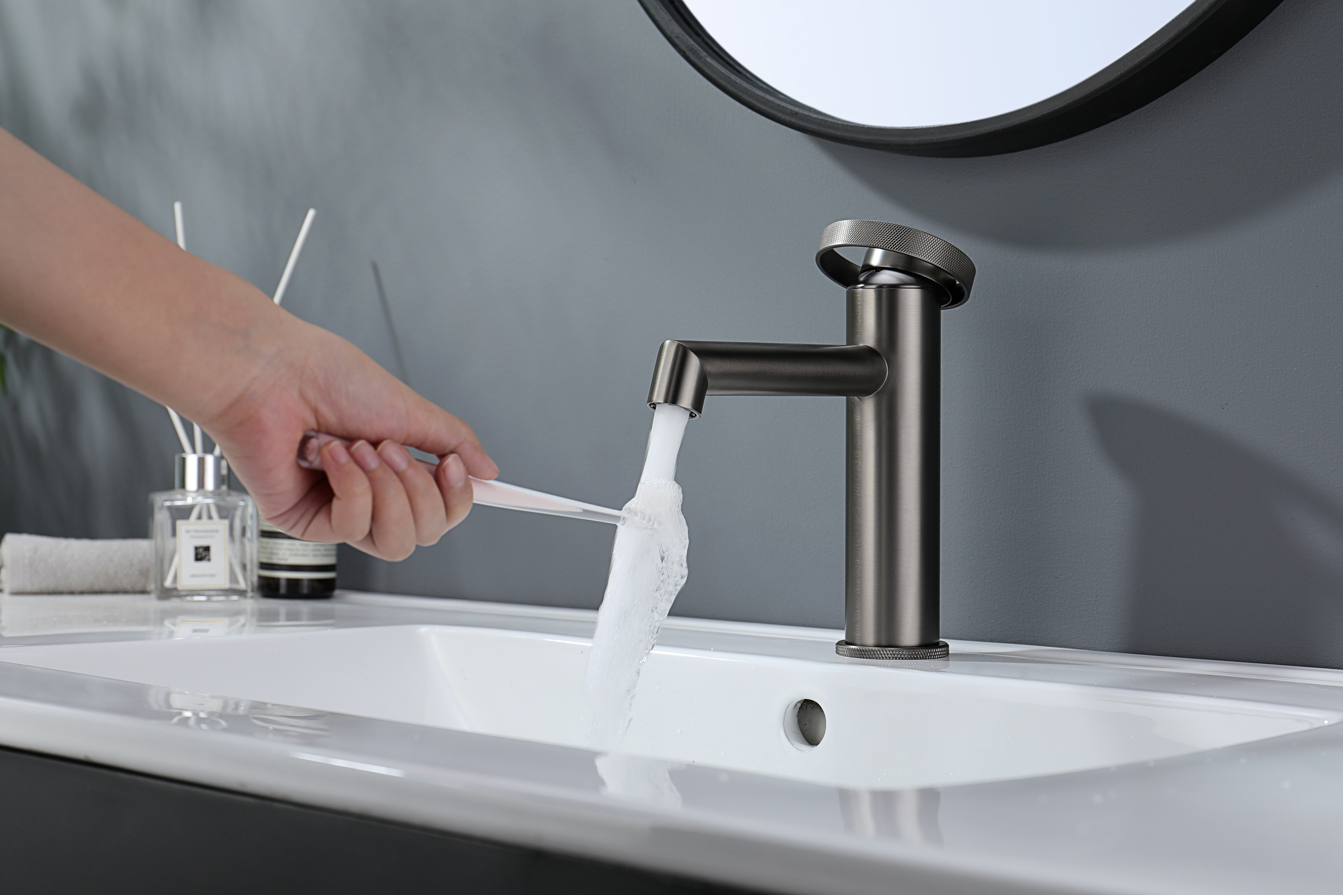 19111-Q Смеситель од. для раковины (ГРАФИТ) GANZER (10/1шт)