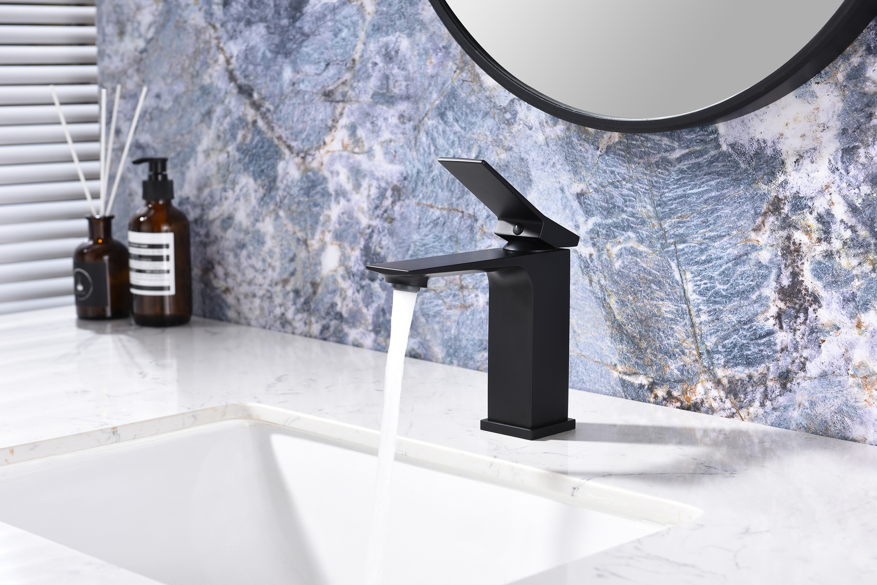 05111-C Смеситель од. для раковины (ЧЕРНЫЙ) GANZER (10/1шт)