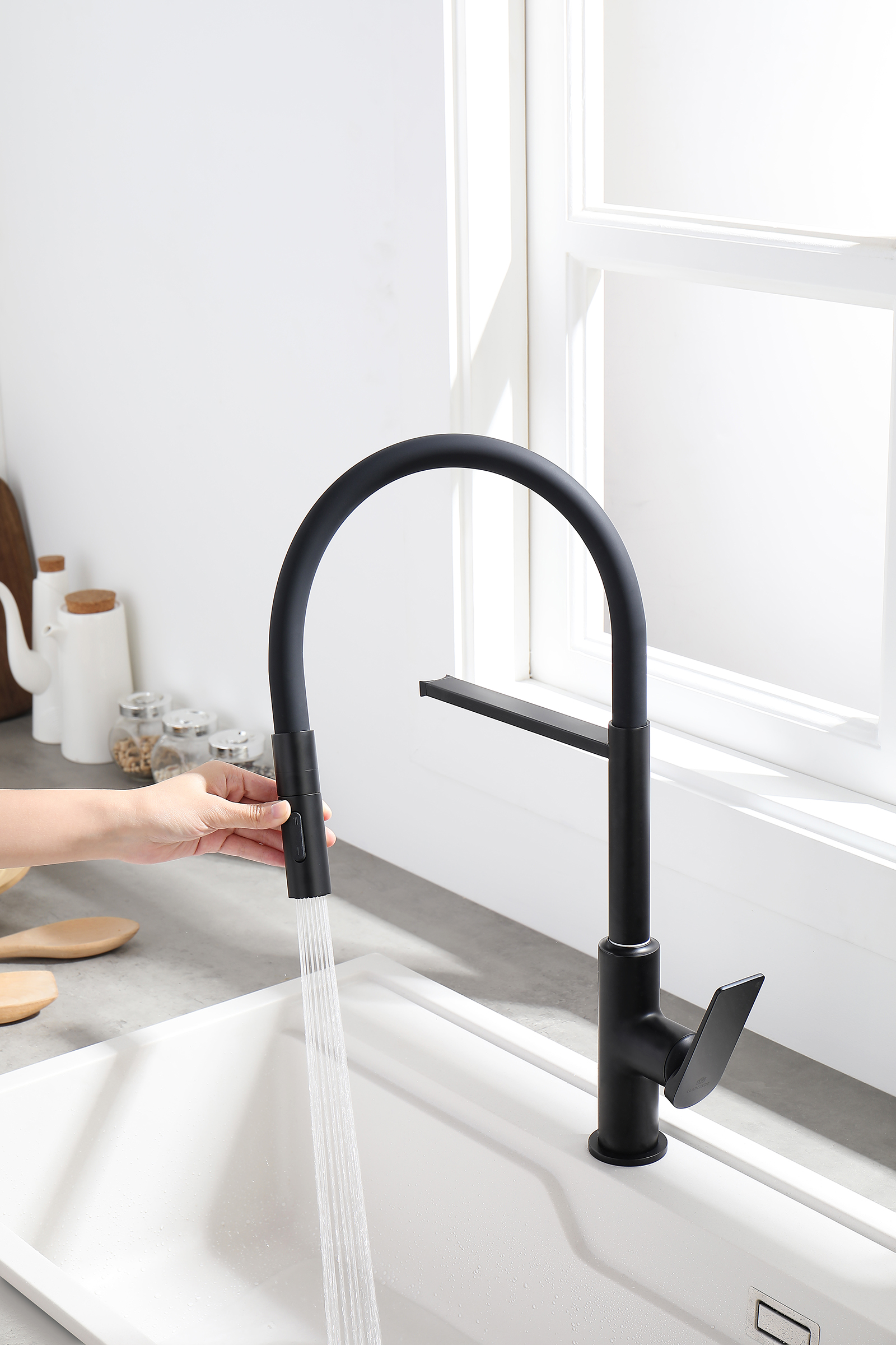 07126-C Смеситель для кухни с гиб. МАГНИТ. изливом (ЧЕР.+ЧЕР.) GANZER (10/1шт)