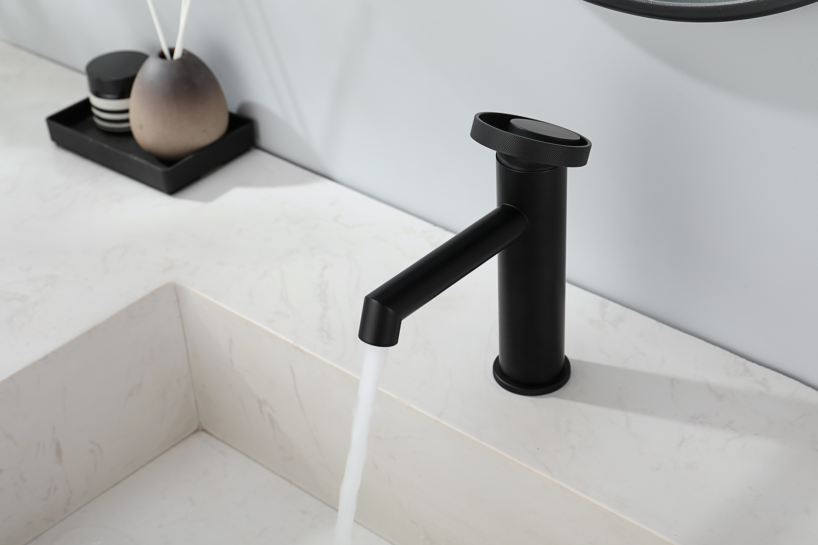 19111-C Смеситель од. для раковины (ЧЕРНЫЙ) GANZER (10/1шт)