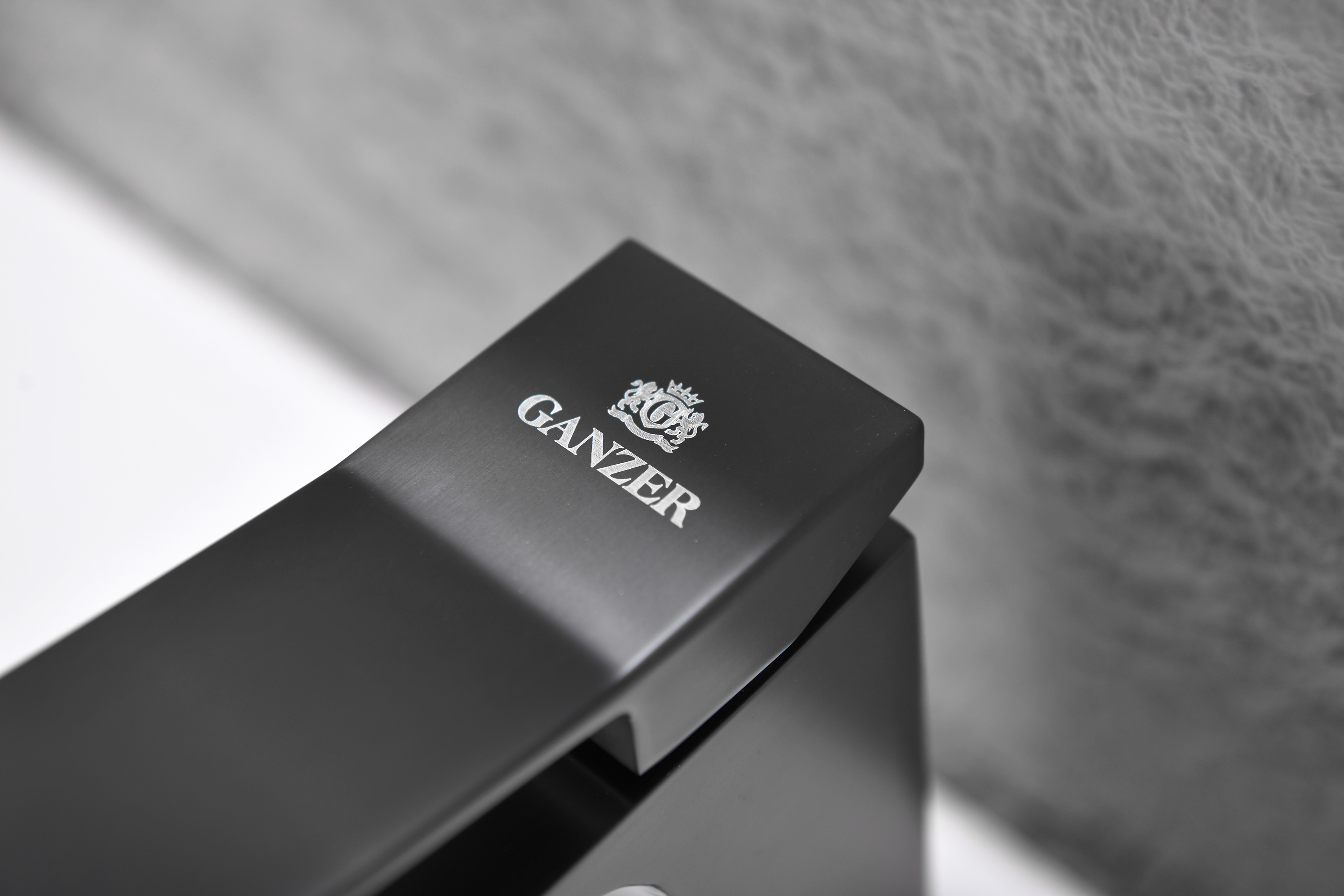 05111-Q Смеситель од. для раковины (ГРАФИТ) GANZER (10/1шт)