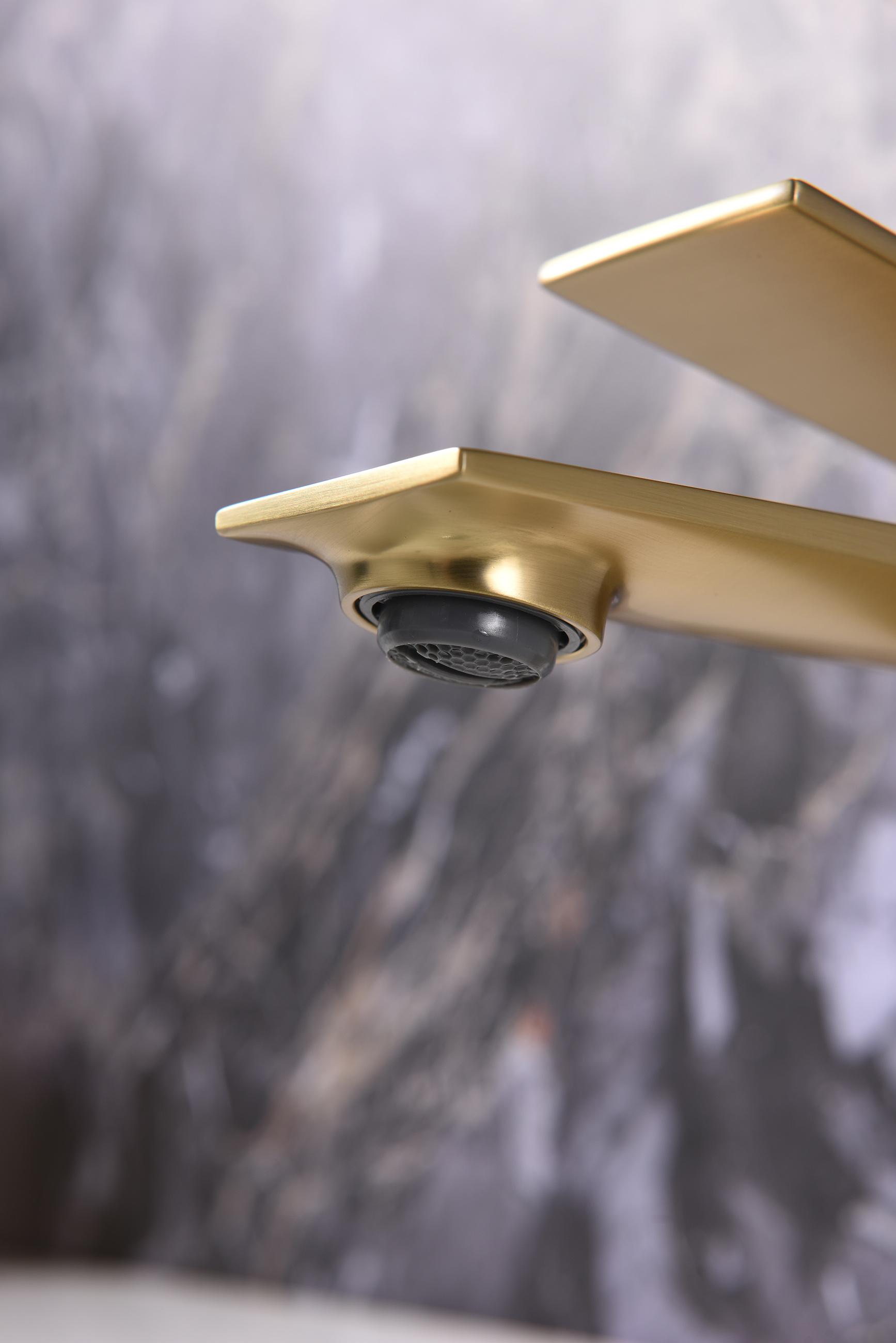 05111-S Смеситель од. для раковины (Мат. Золото) GANZER (10/1шт)