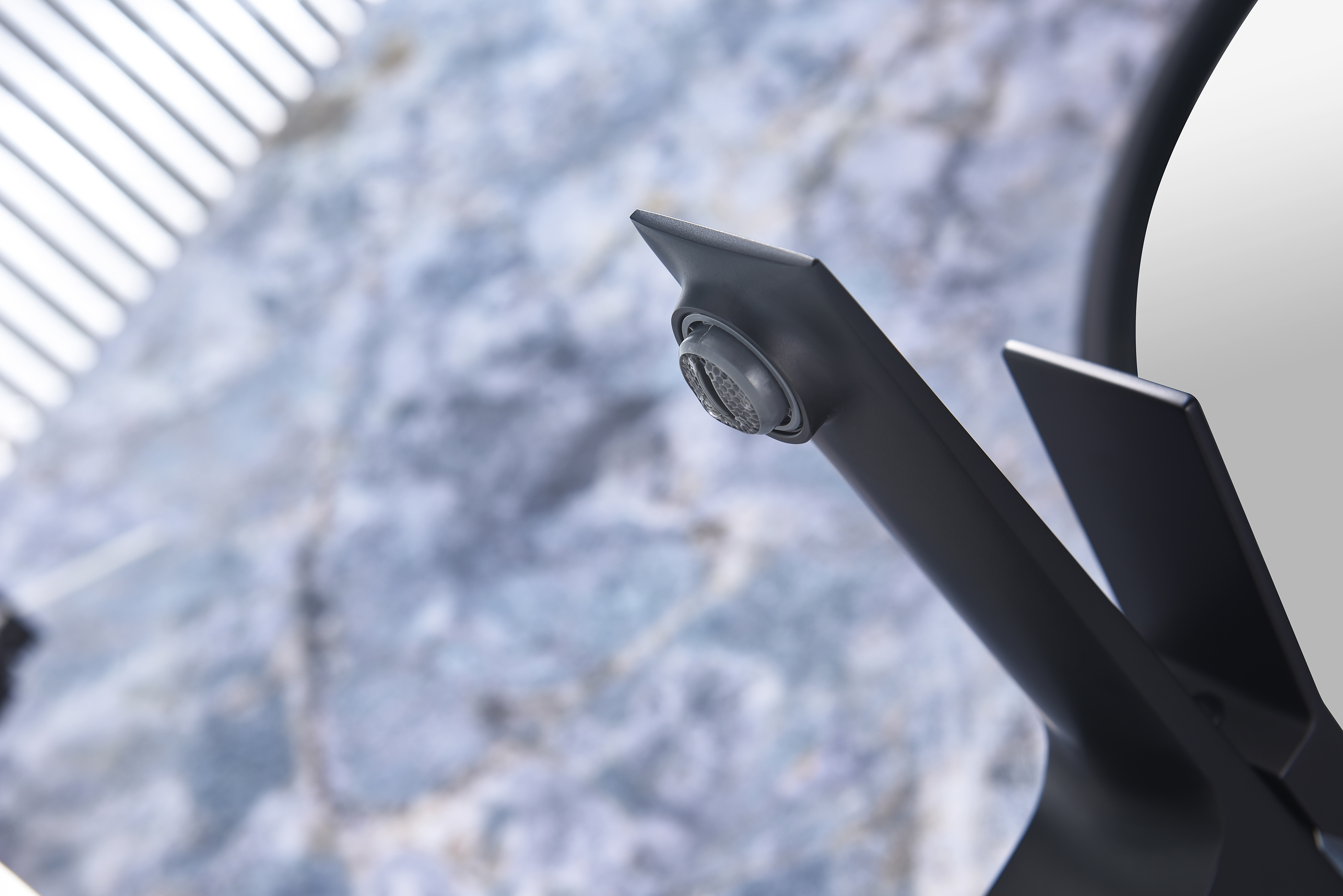 05112-C Смеситель од. для раковины-чаши (ЧЕРНЫЙ) GANZER (10/1шт)