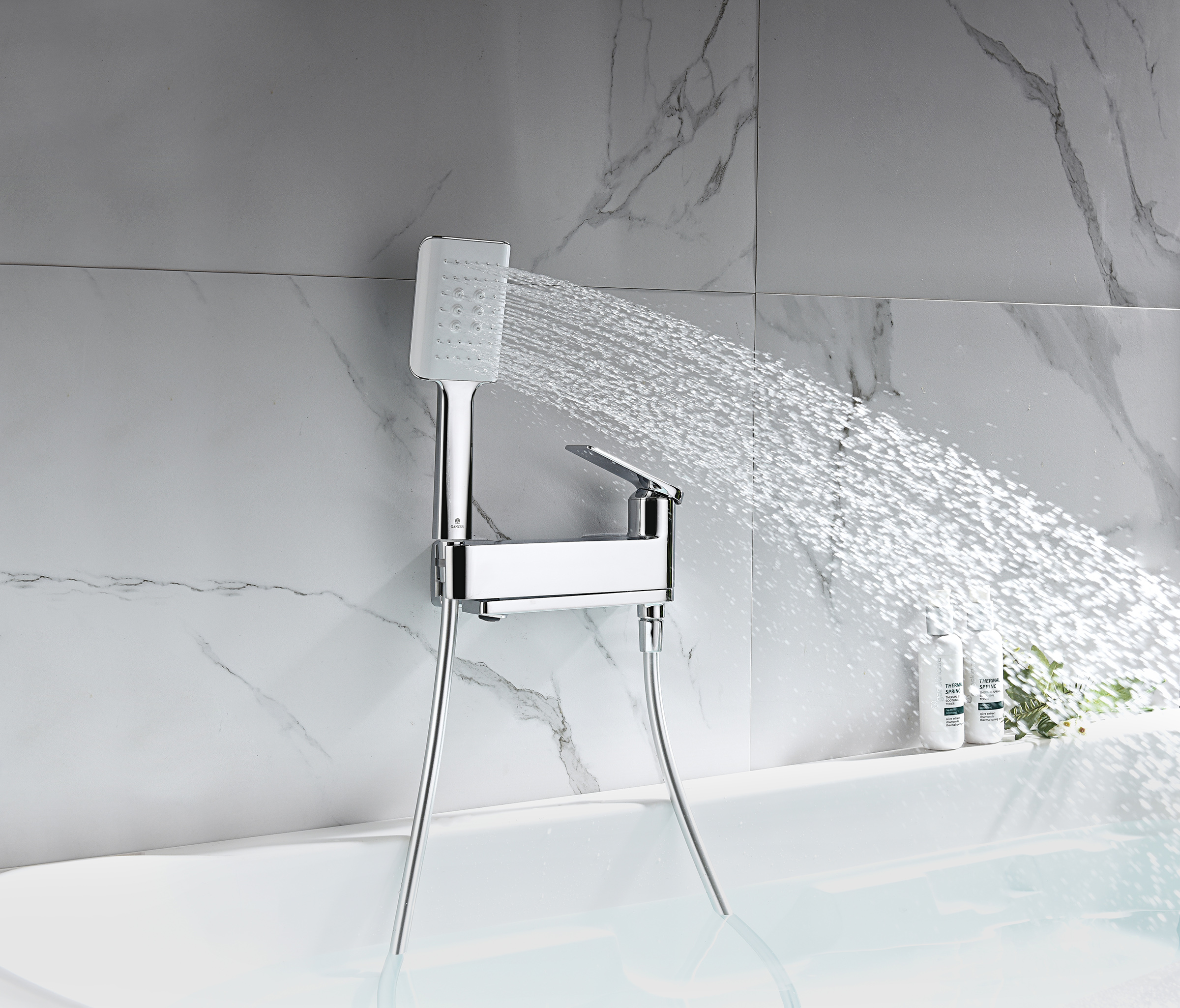 07132 Смеситель од. для ванны кор. (ХРОМ)  GANZER  (8/1шт)