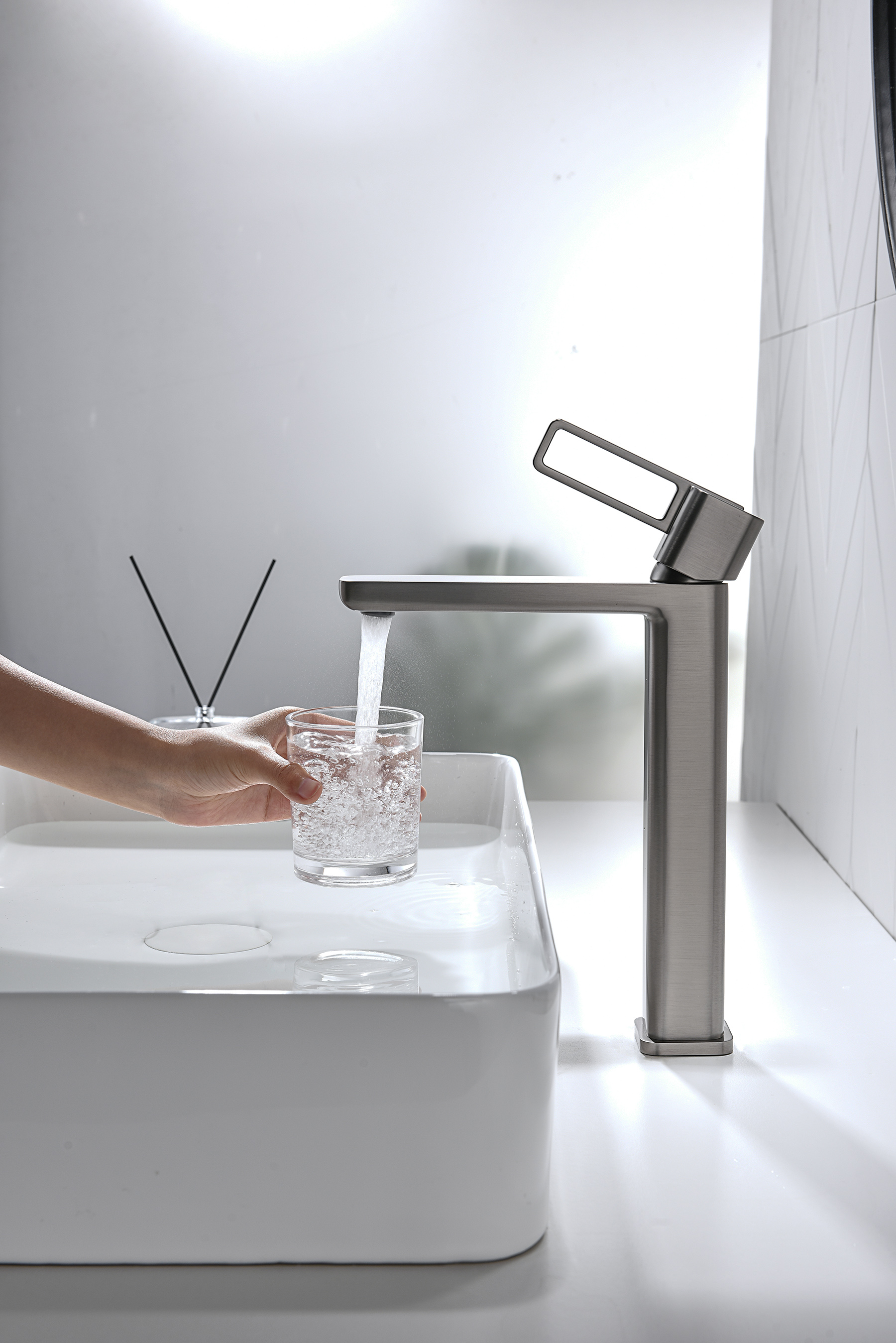 12112-Q Смеситель од. для раковины-чаши (ГРАФИТ) GANZER (10/1шт)