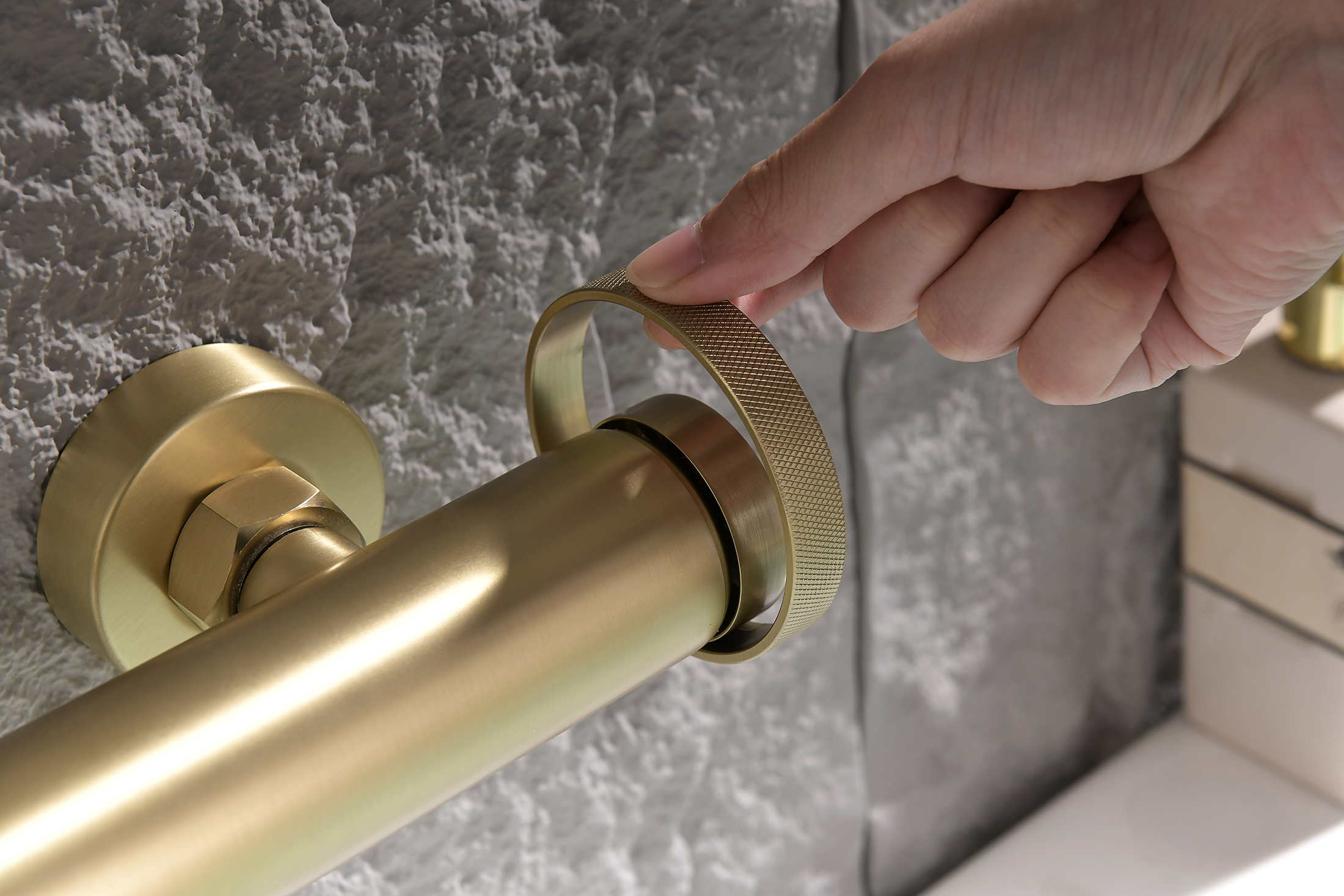 19132-S Смеситель од. для ванны кор. (Мат. Золото)  GANZER  (8/1шт)