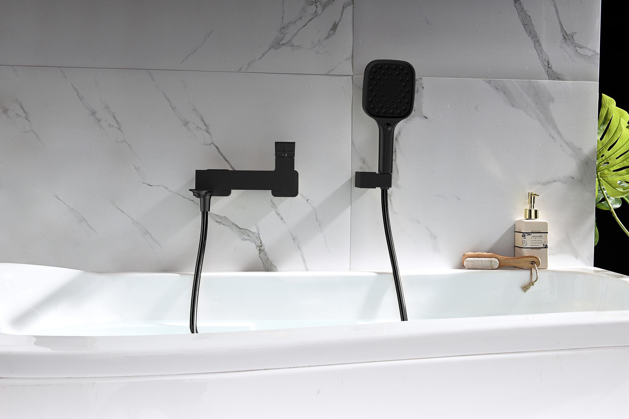 05132-C Смеситель од. для ванны кор. (ЧЕРНЫЙ)  GANZER  (8/1шт)