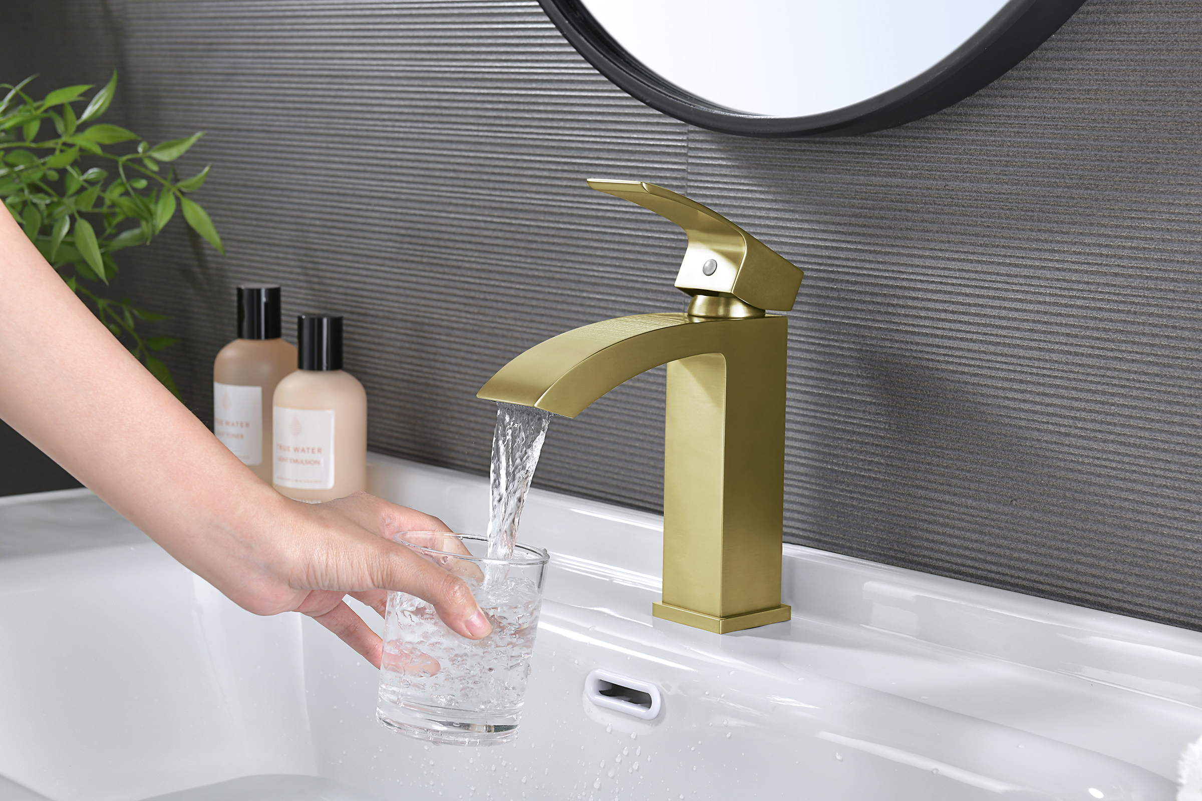 44111-S Смеситель од. для раковины (Мат. Золото) GANZER (10/1шт)