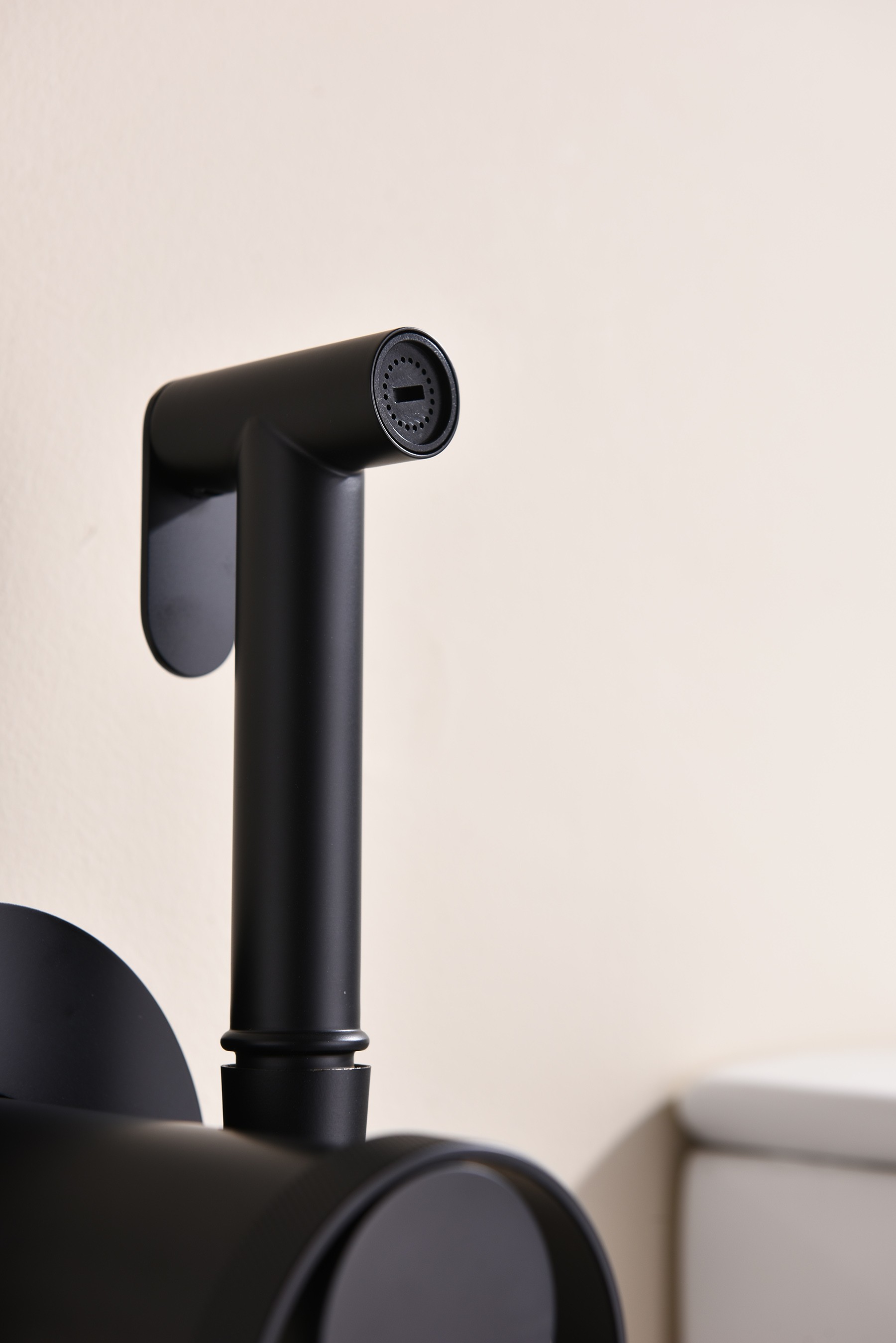 19157-C Смеситель встраиваемый с ГИГ. душем (ЧЕРНЫЙ) GANZER (10/1шт)