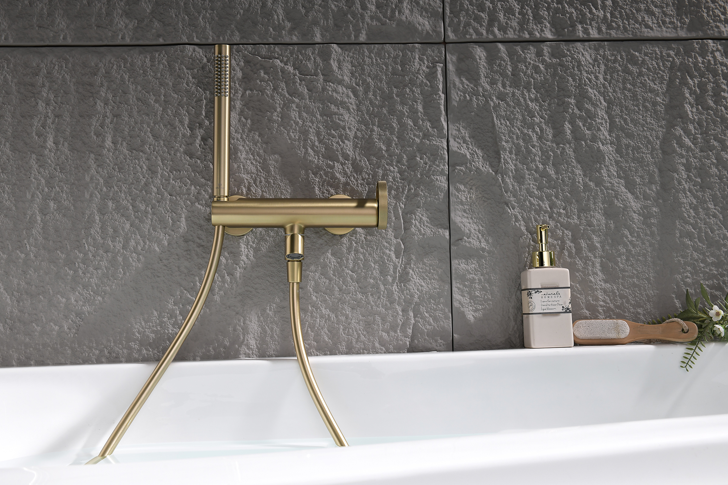 19132-S Смеситель од. для ванны кор. (Мат. Золото)  GANZER  (8/1шт)