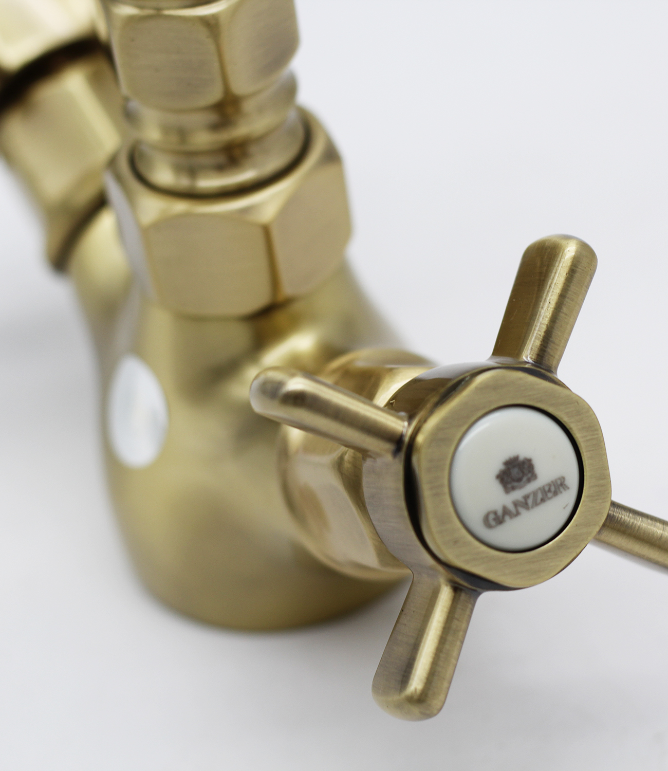 15113-D Смеситель двухвент. для умыв. (БРОНЗА)  GANZER (10/1шт)